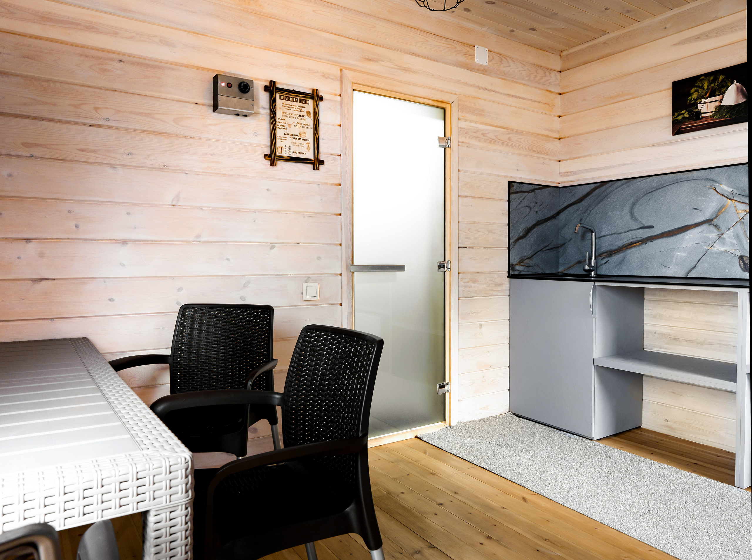 Фотосъемка бани, кухни-столовой для гостевого дома на острове Ольхон. Фотосъемка и видеосъемка недвижимости, интерьерная фотосъемка в г. Иркутске