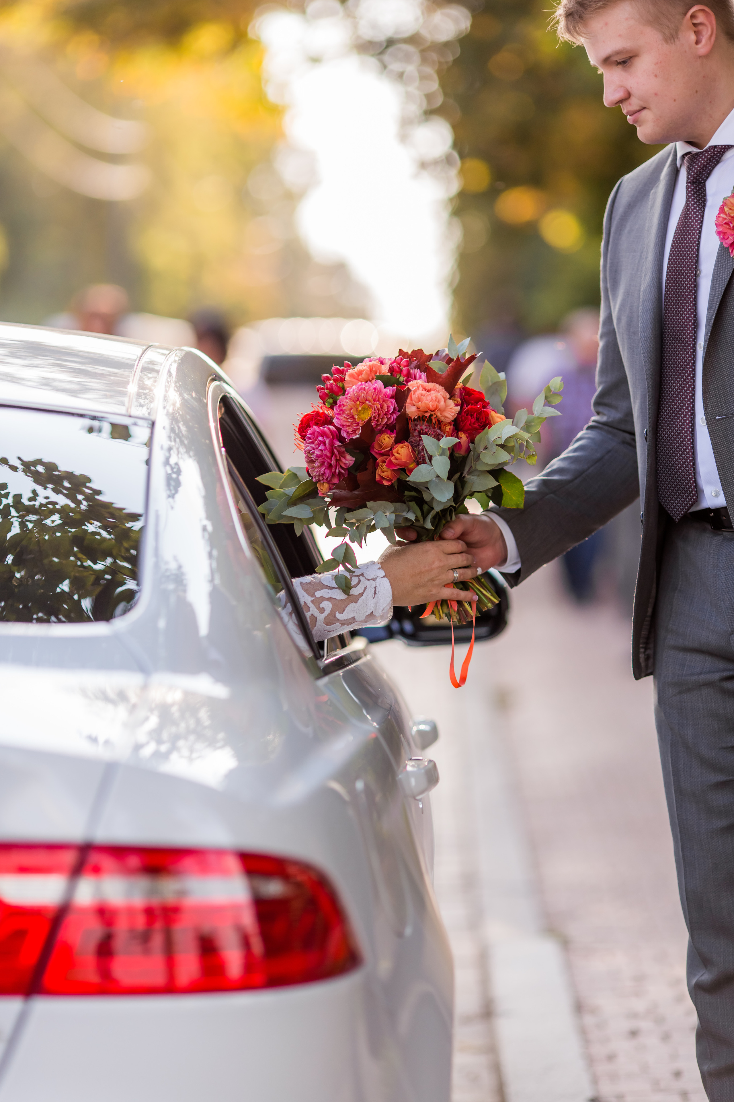 Организация свадьбы в Москве. Свадебное агентство ПИОН. Подобрать ресторан на свадьбу, ведущий на свадьбу, свадебный декор, свадебные фото. Авто на свадьбу. Свадебный букет