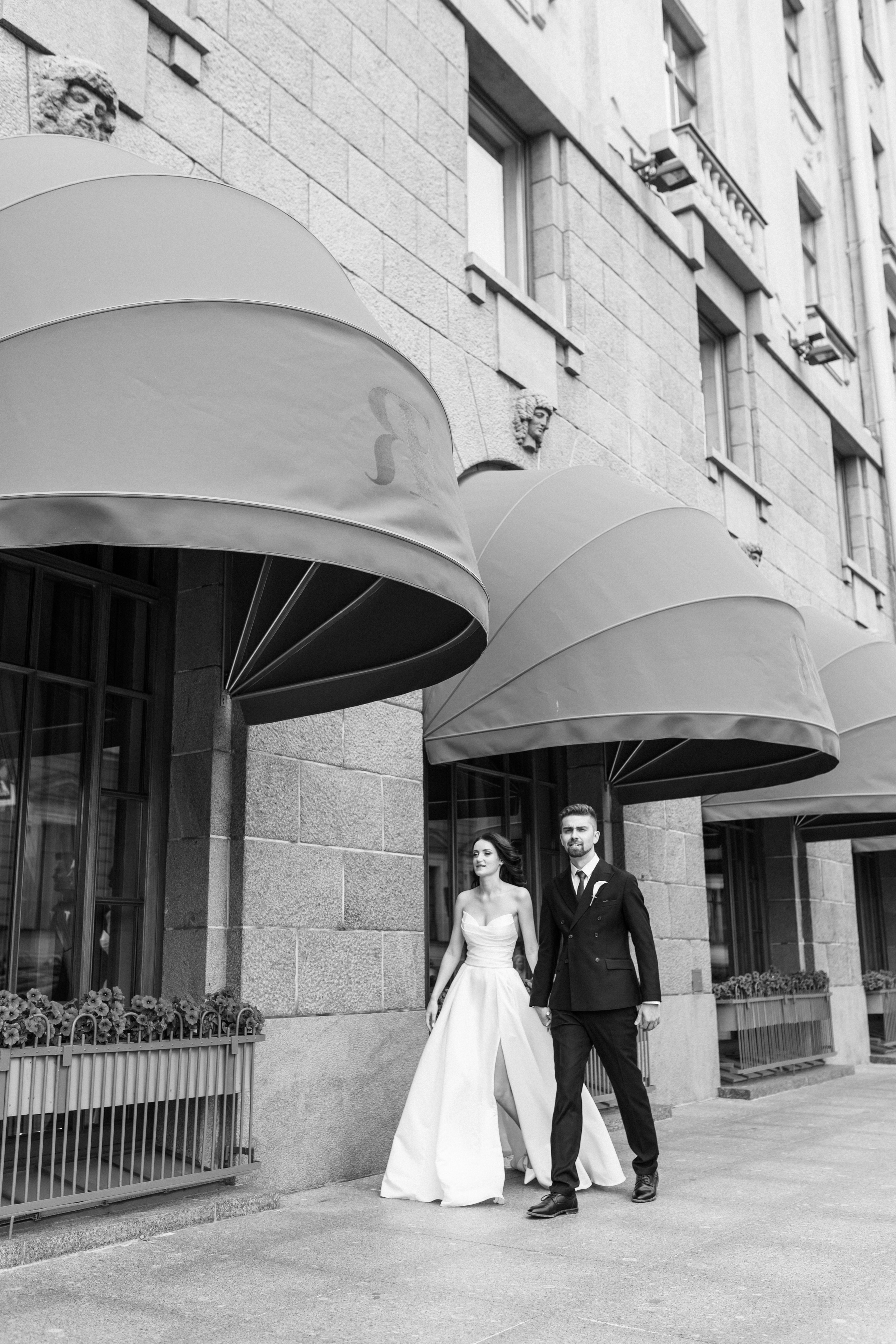 Прогулки во время свадебного банкета. Happiness is in the moments