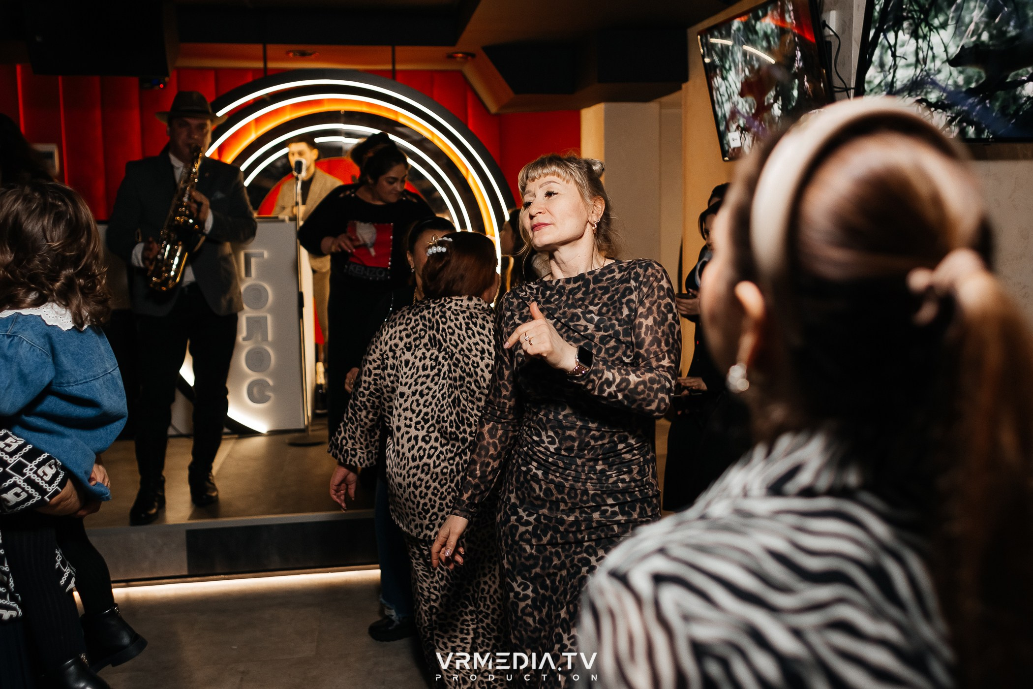 8 марта в караоке-ресторане «Голос»