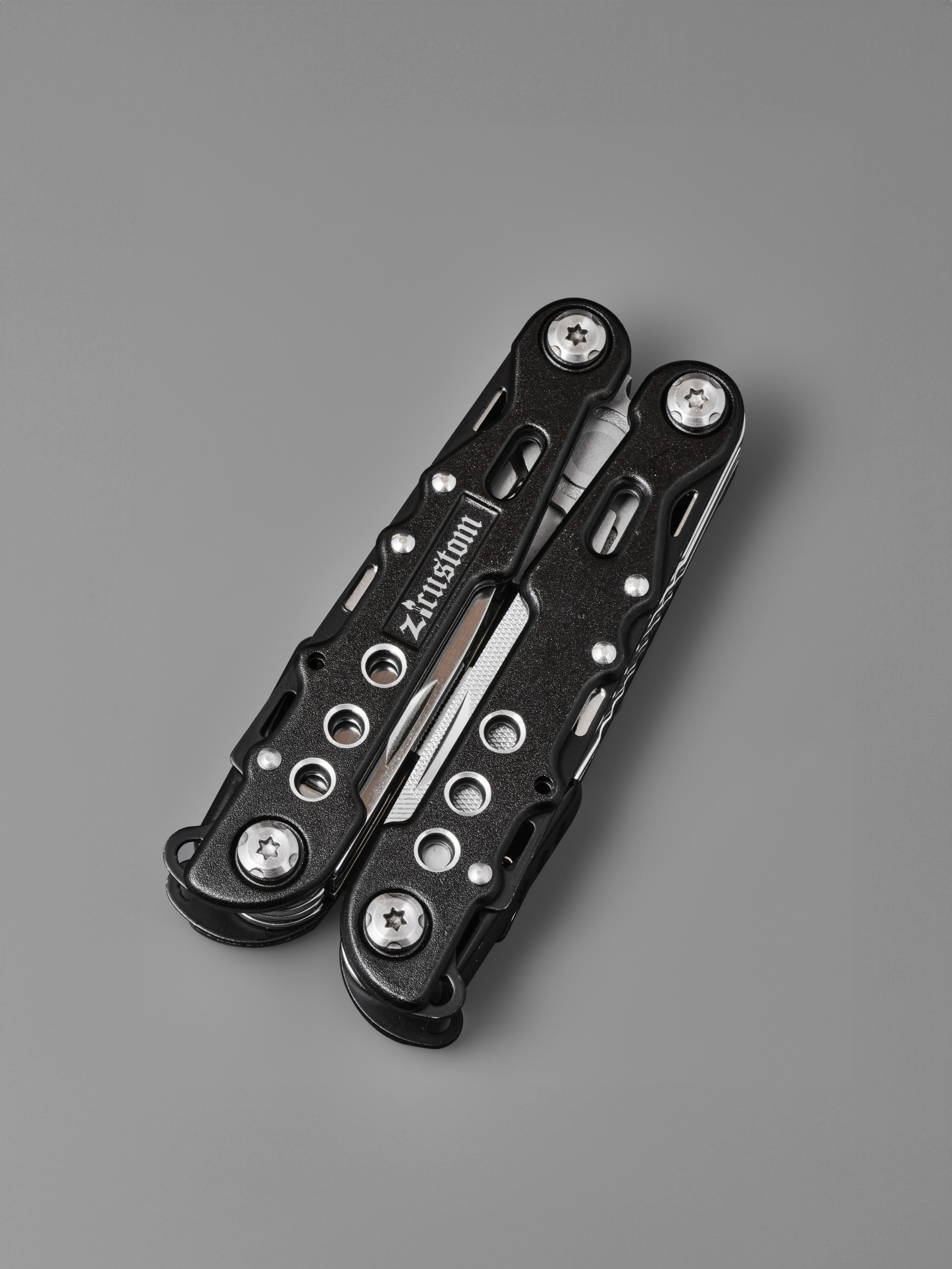 Ножи, мультитулы. Предметный фотограф в Нижнем Новгороде Аладышкина Анастасия