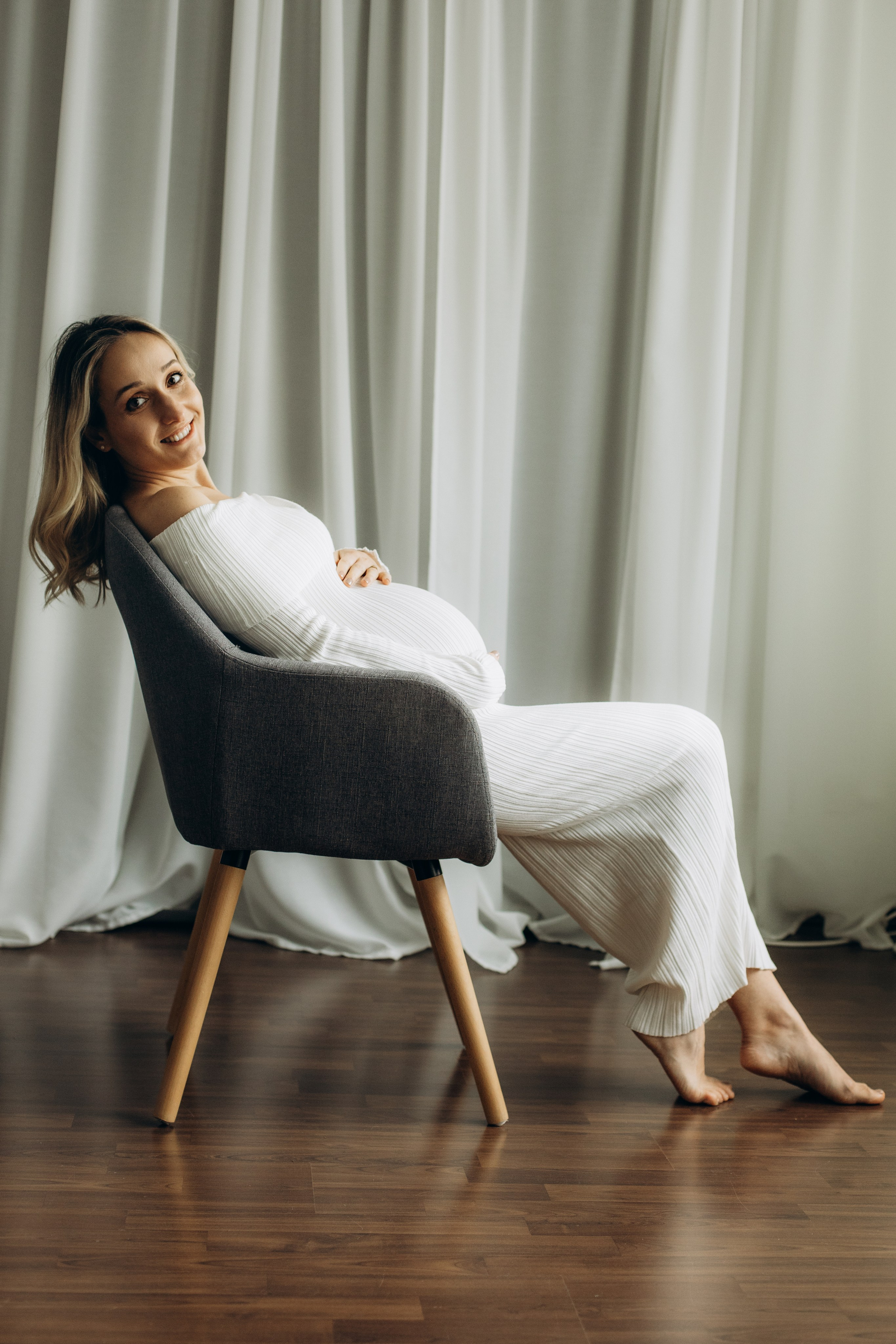 Babybauch-Shooting im Studio. Fotografin in Erlangen, Nürnberg und Umgebung