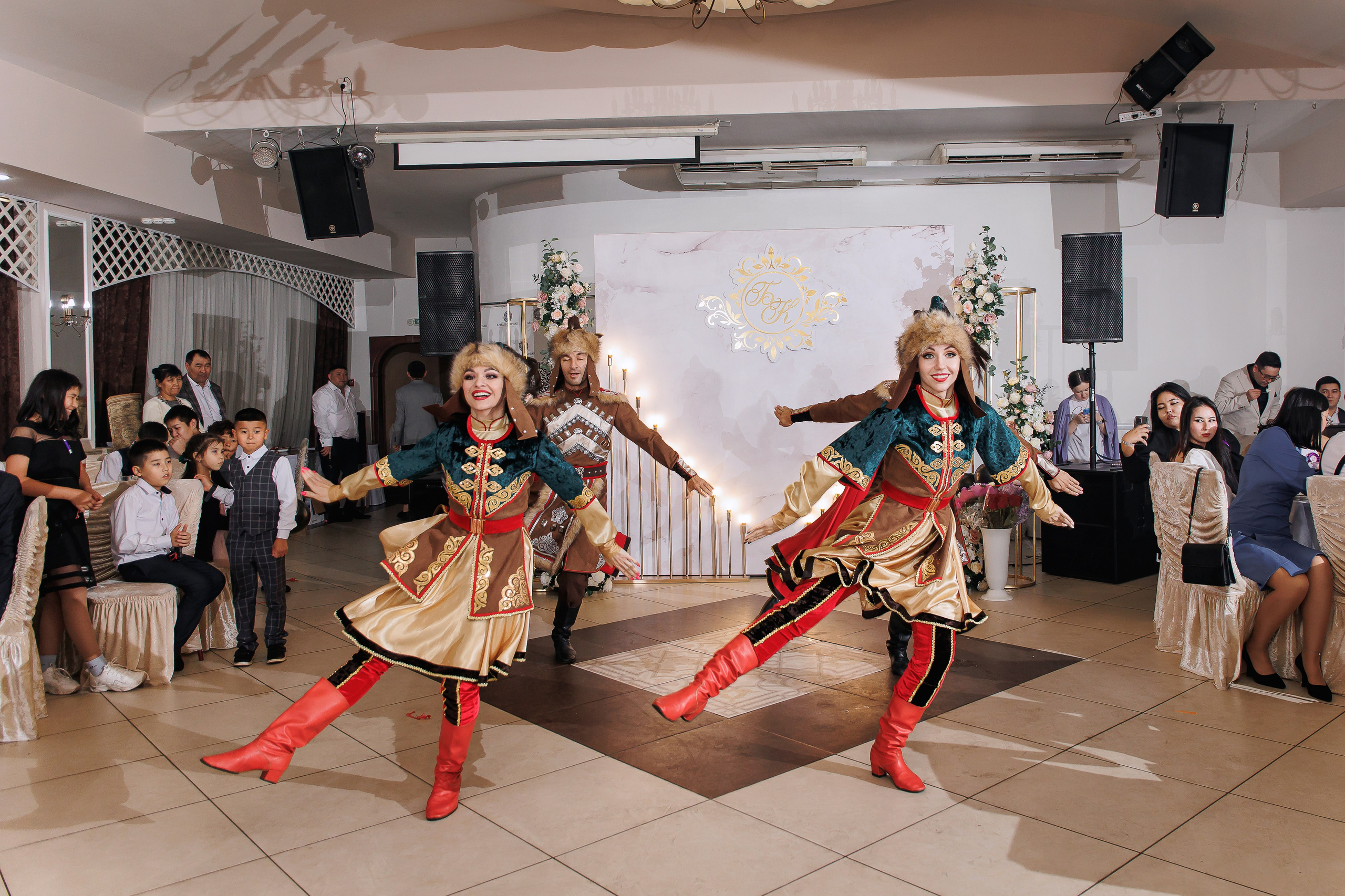 Karina & Bagdat. Anne Miller | Photographer