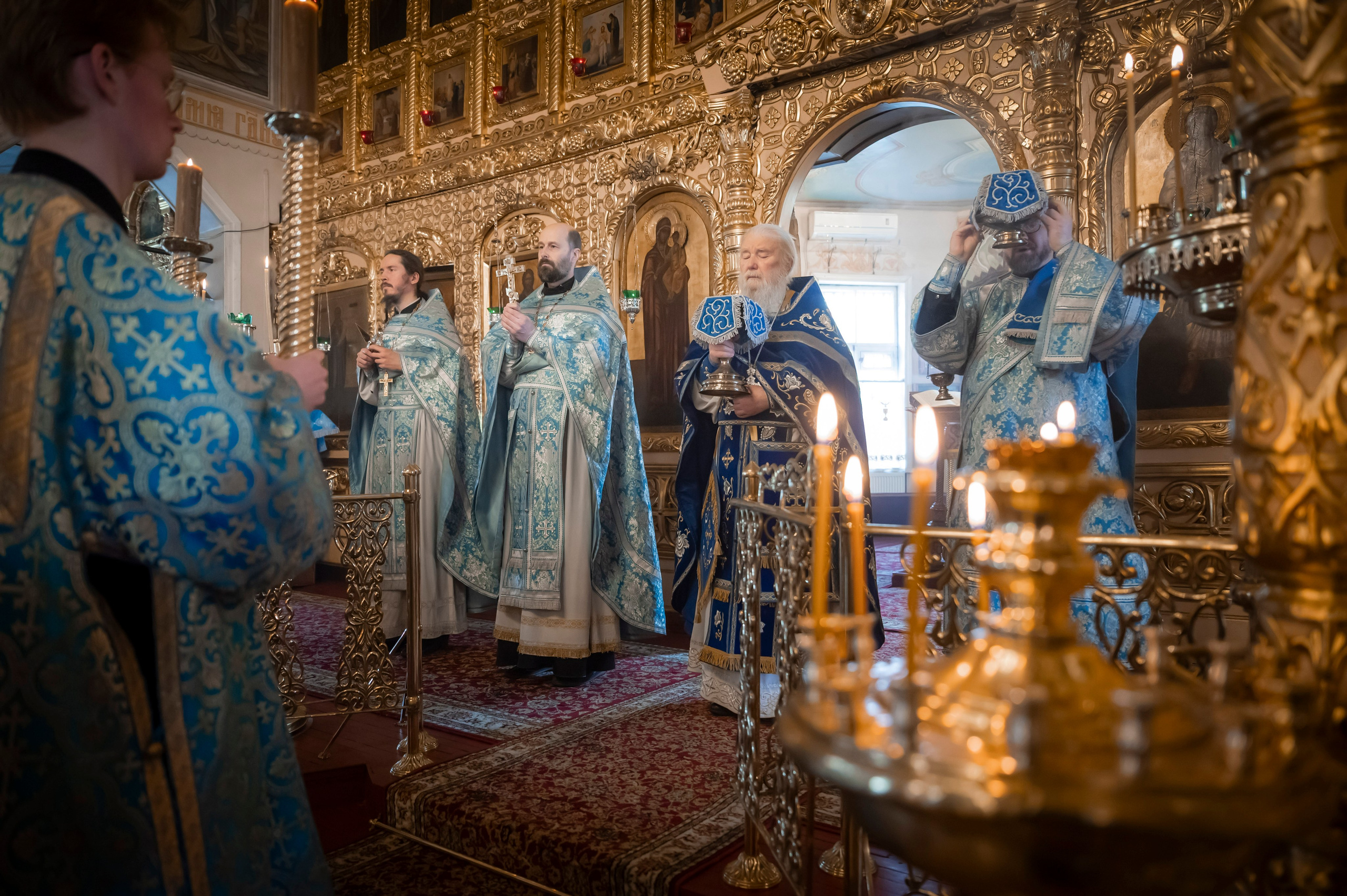 Богородский храм. Благовещение. Божественная Литургия. Антон и Татьяна Денисенко — В храме