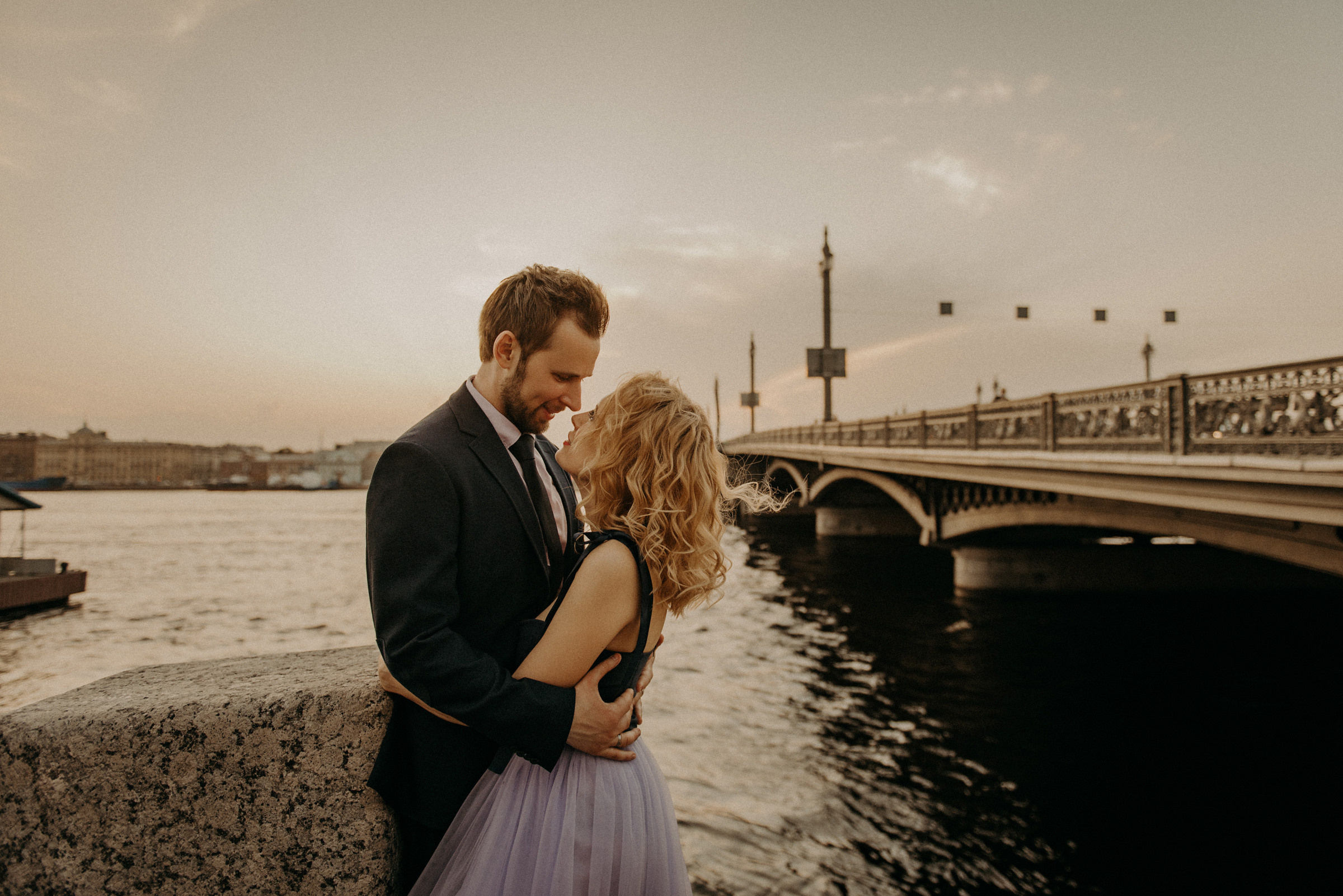 фотограф на свадьбу СПб, свадебная фотосессия на закате