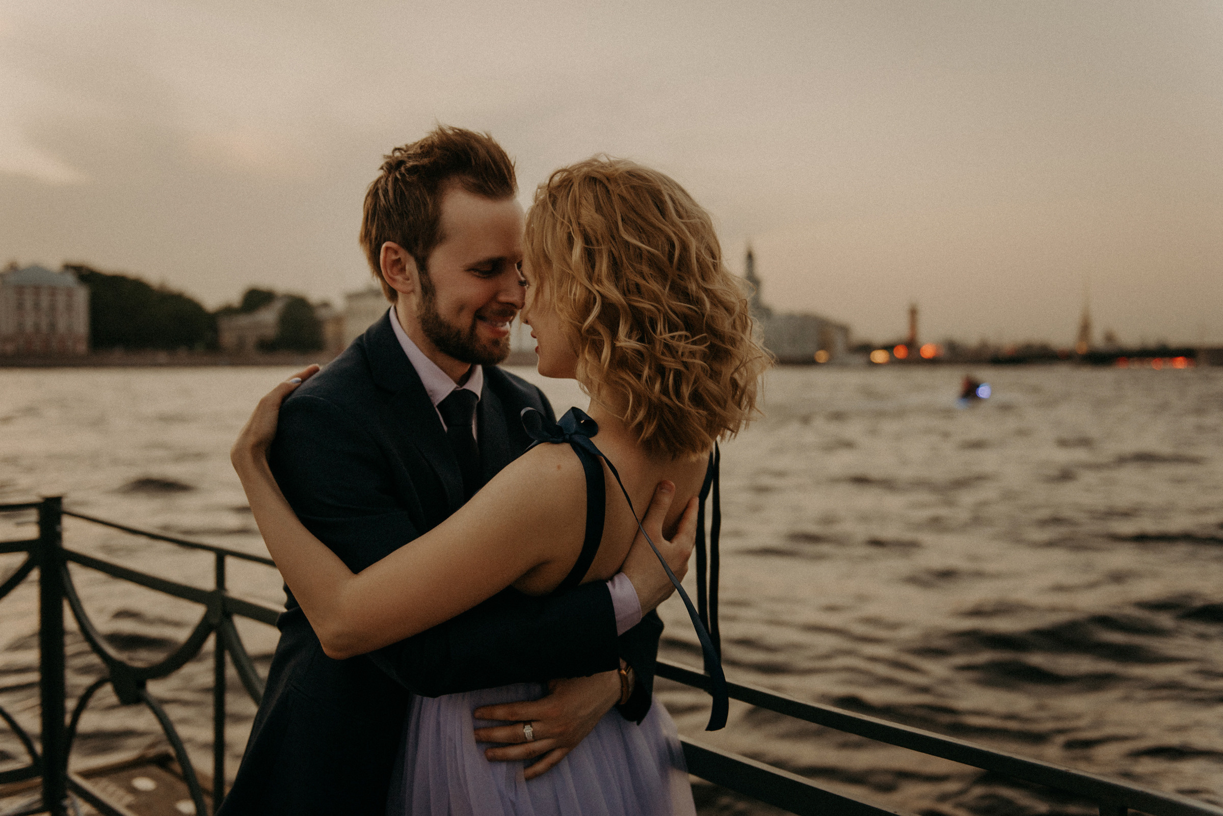 фотограф на свадьбу СПб, свадебная фотосессия на закате
