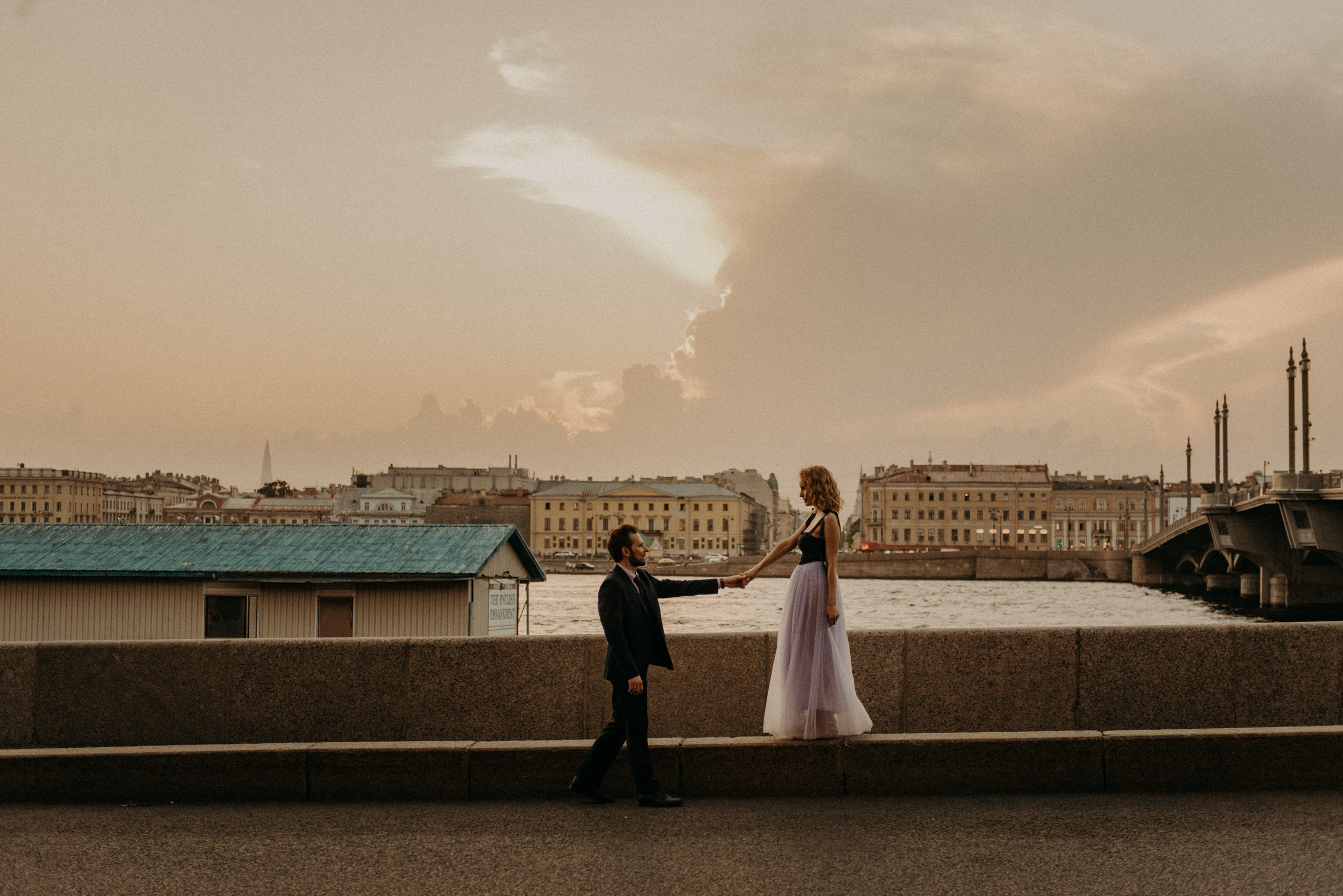 фотограф на свадьбу СПб, свадебная фотосессия на закате