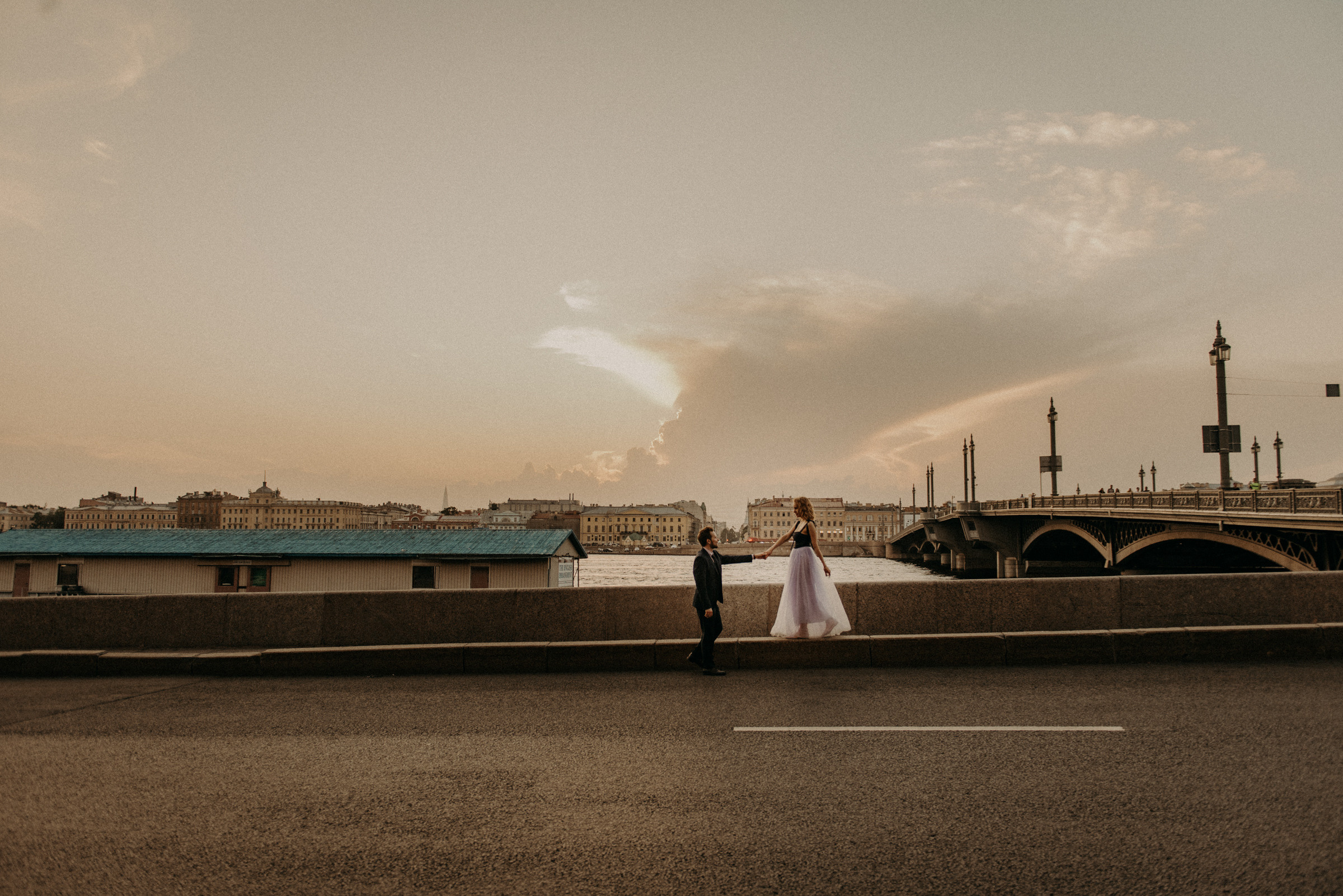 фотограф на свадьбу СПб, свадебная фотосессия на закате