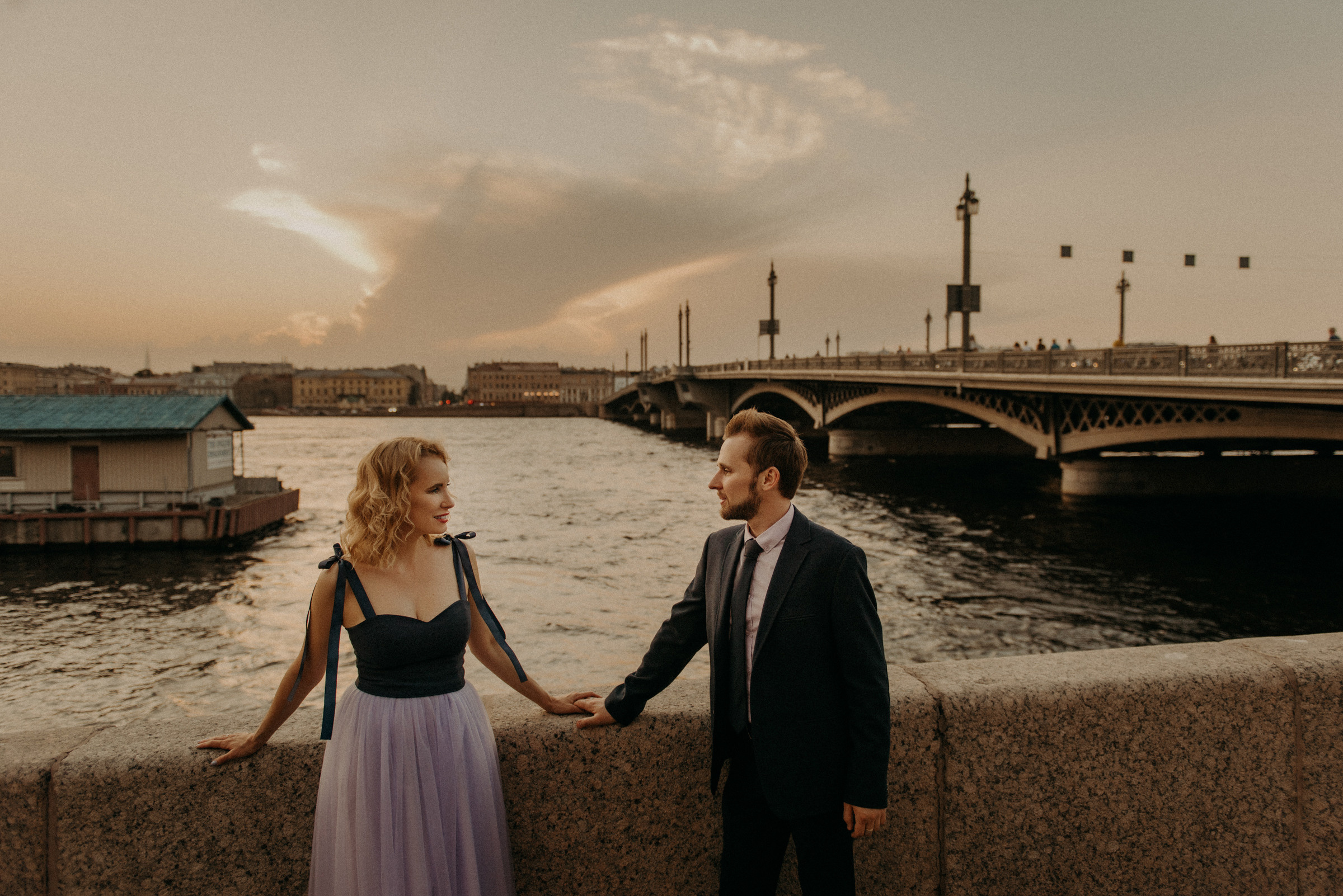 фотограф на свадьбу СПб, свадебная фотосессия на закате