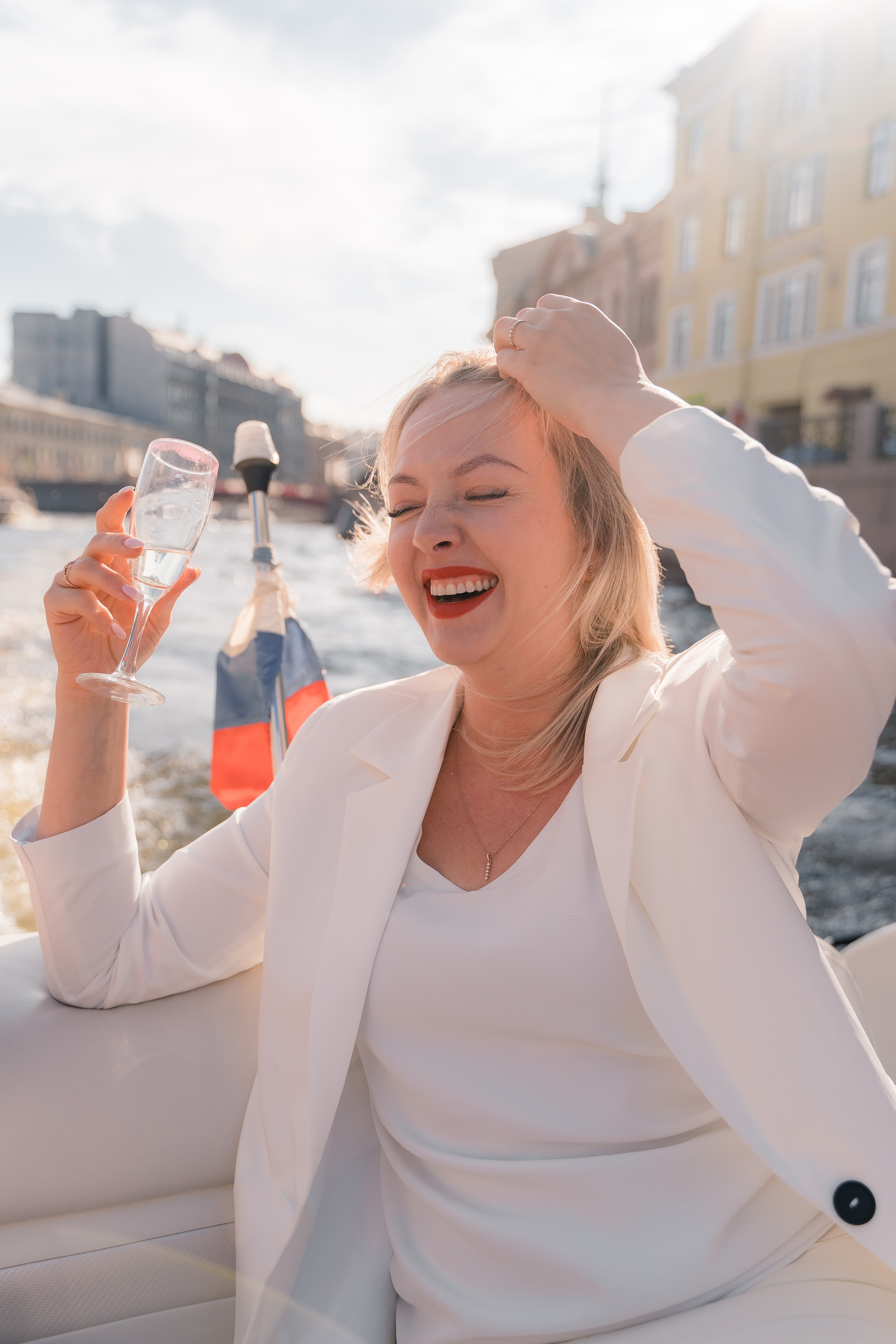 Фотосъемка девичника, встреча девушек, веселые женские портреты