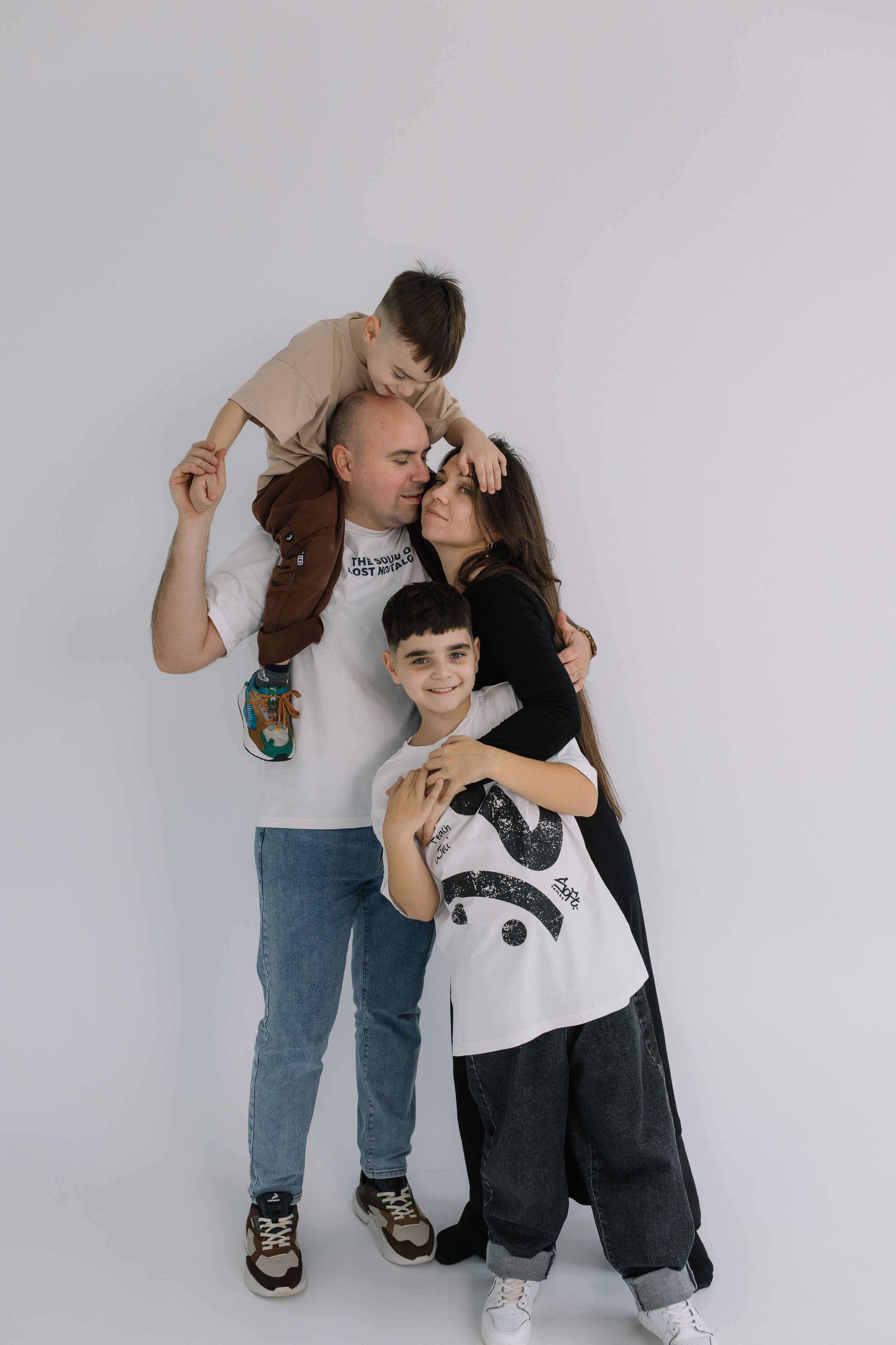 Жора, Ксюша, Владимир и Никита. Семейный фотограф в Волгограде Надежда Головко