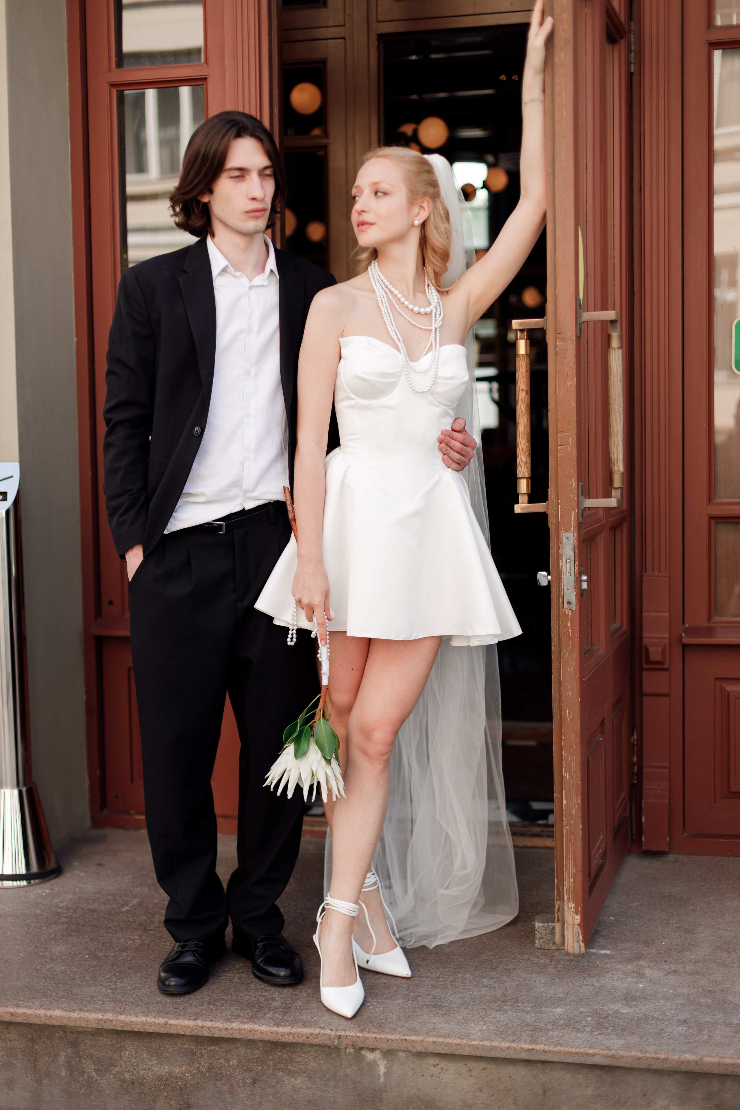 Свадебная фотосессия с автомобилем в центре Москвы, фотограф свадьбам Москва