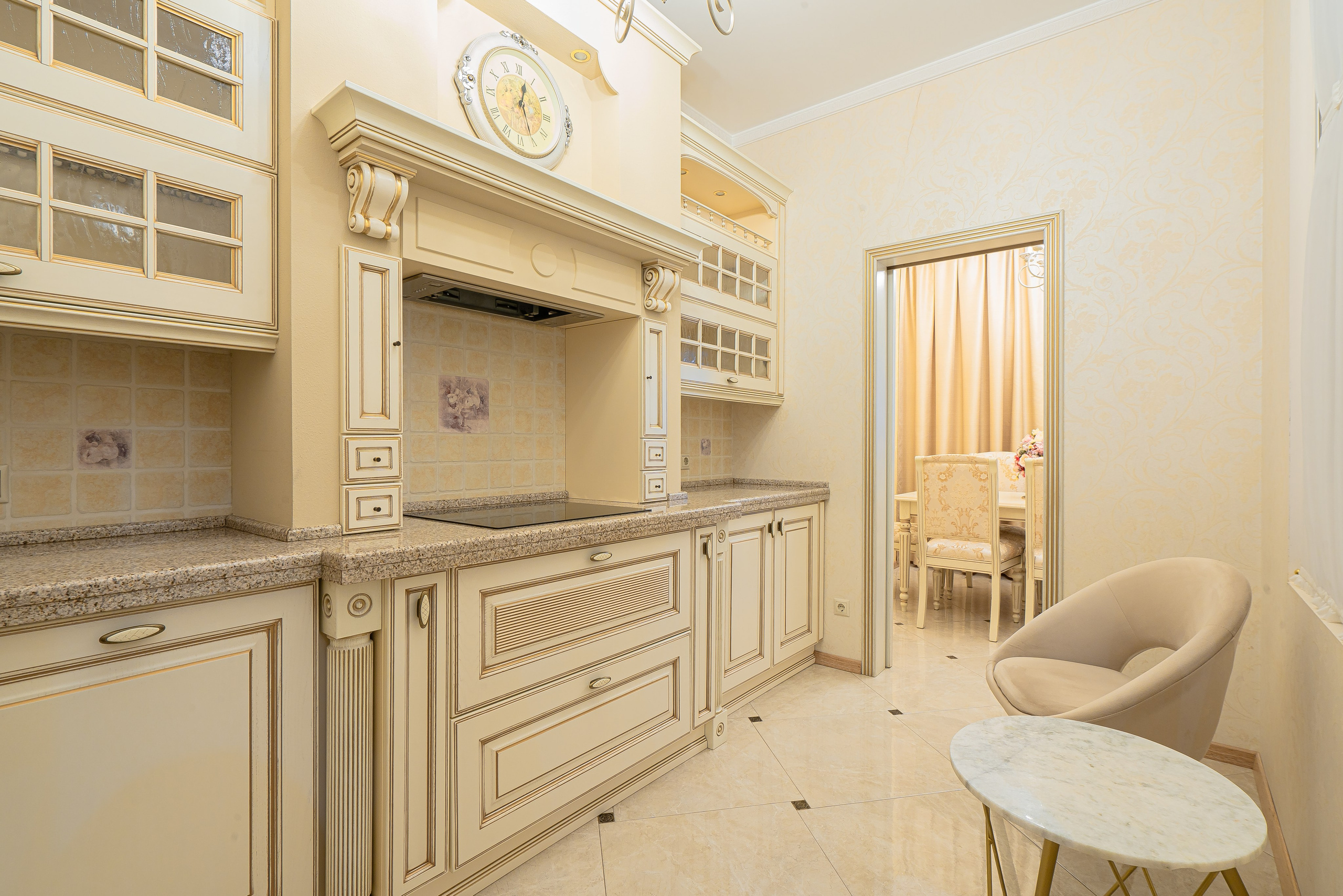 Счастливая. AEprod 📸 Фото | 3D туры | Видео | Озвучивание