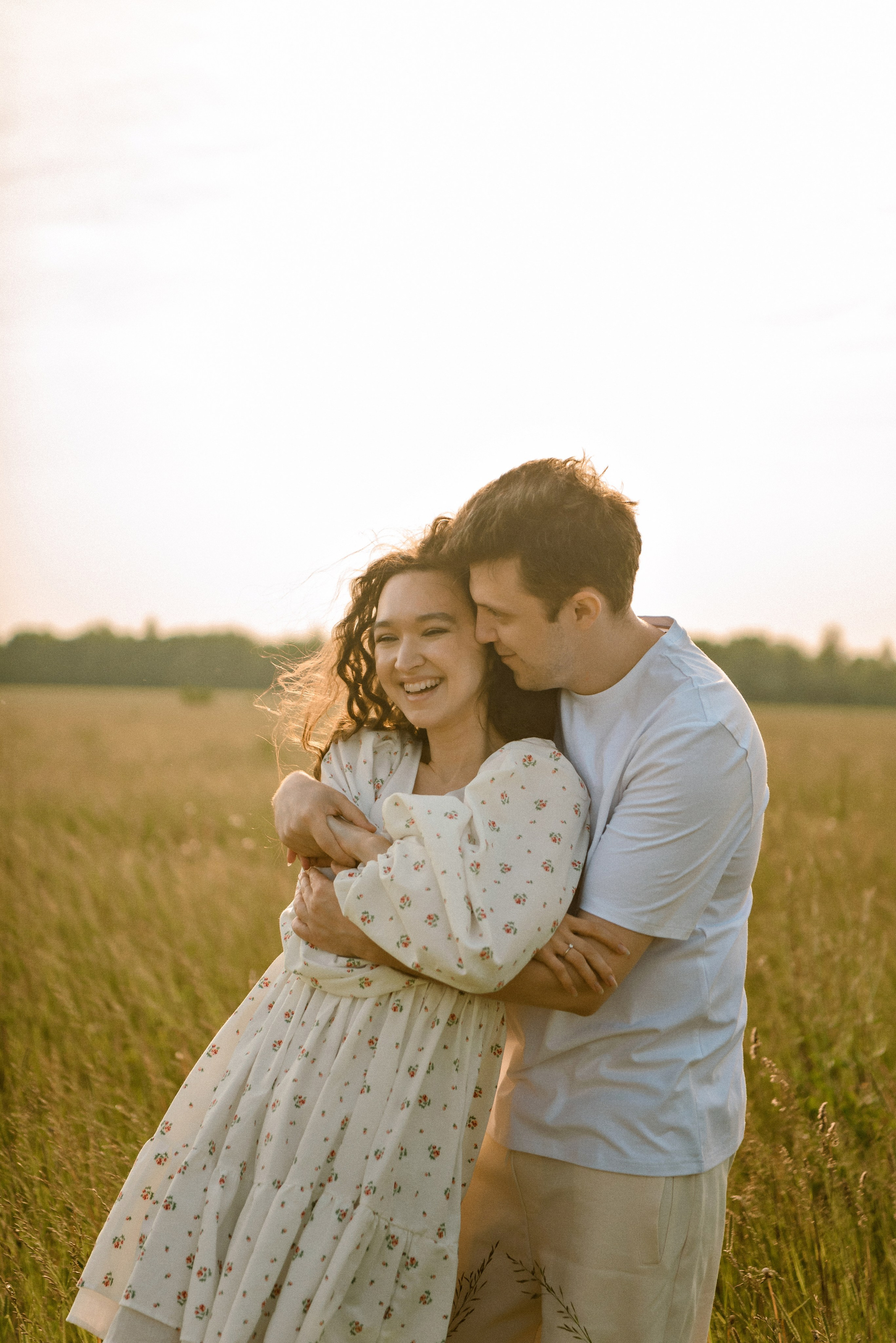 Лиза и Лёша в поле. Свадебный фотограф в Санкт-Петербурге София Шубик