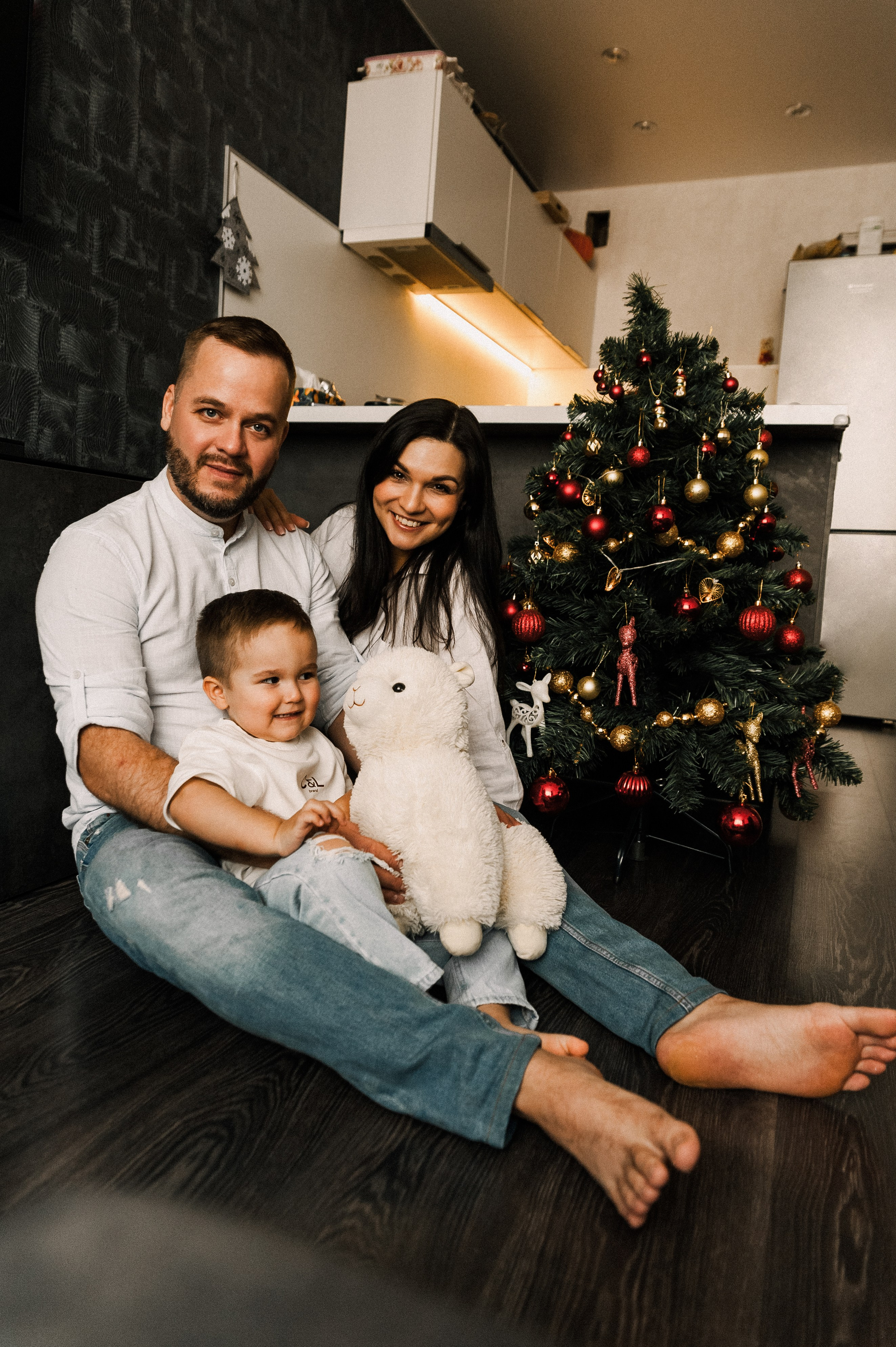 Тренды новогодних съемок 2025. Фотограф в Екатеринбурге Артём Зайнетдинов