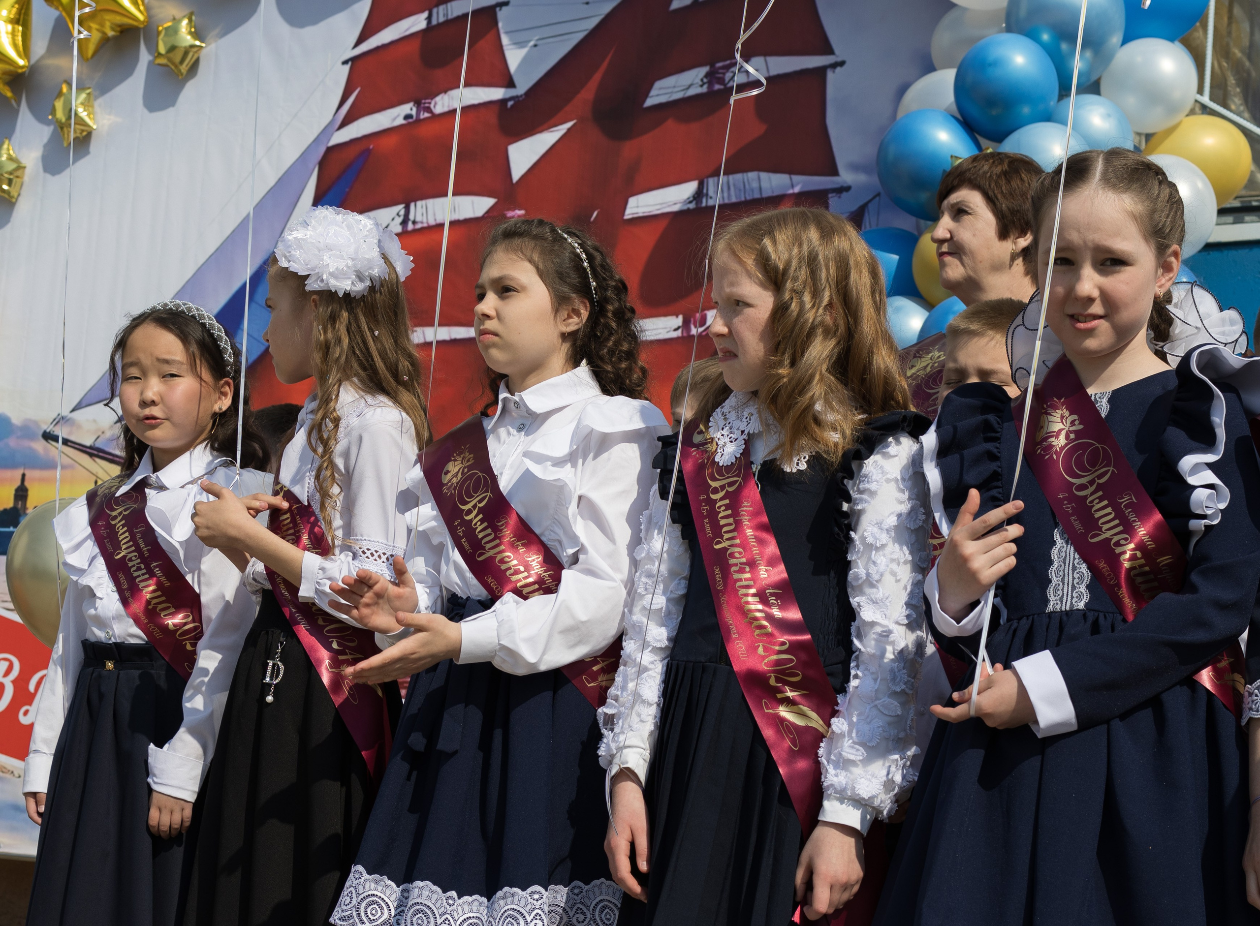 Выпускной 2024. 4 класс. Фотограф Юлия Левандовская, п.Ясногорск