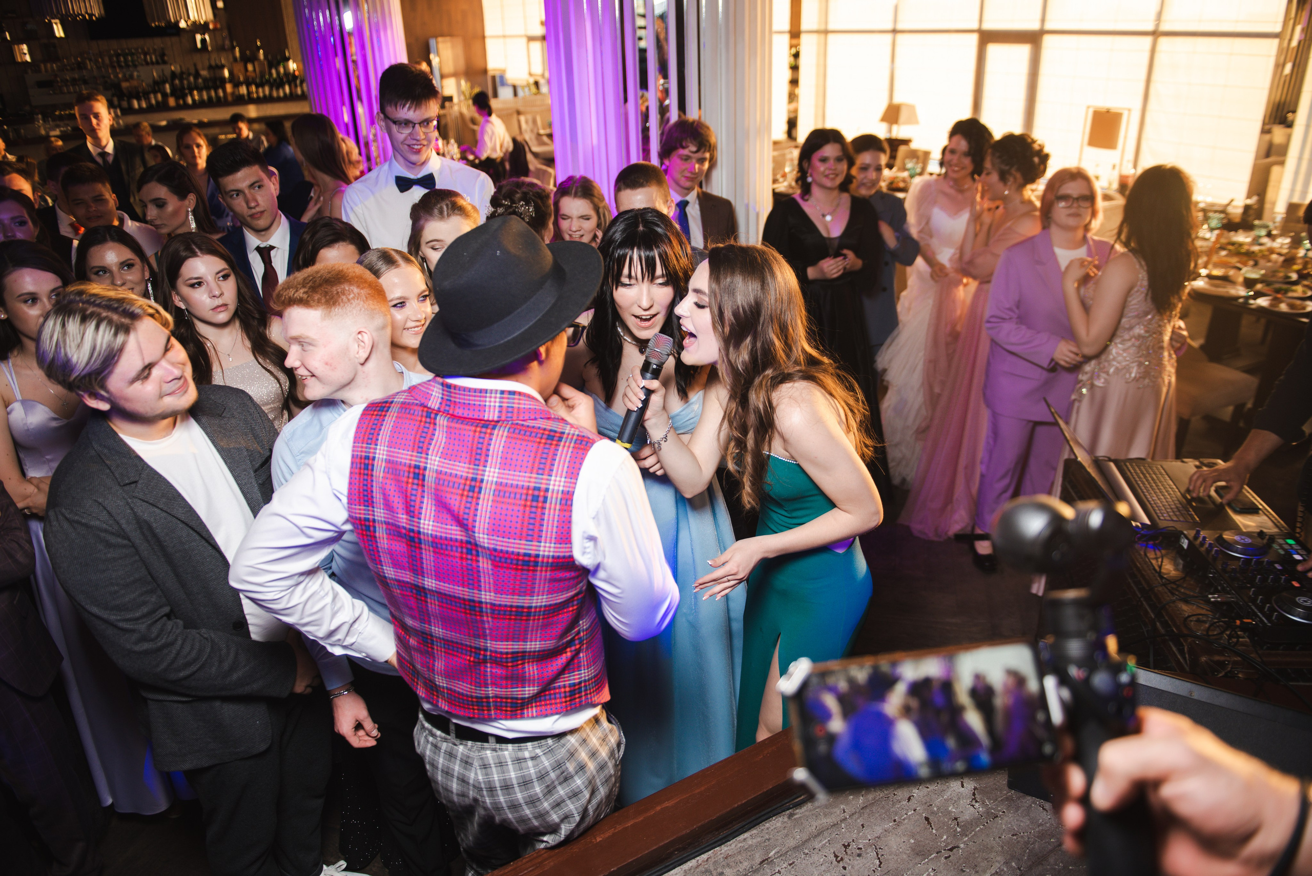 Выпускные школ. Свадебный и репортажный фотограф