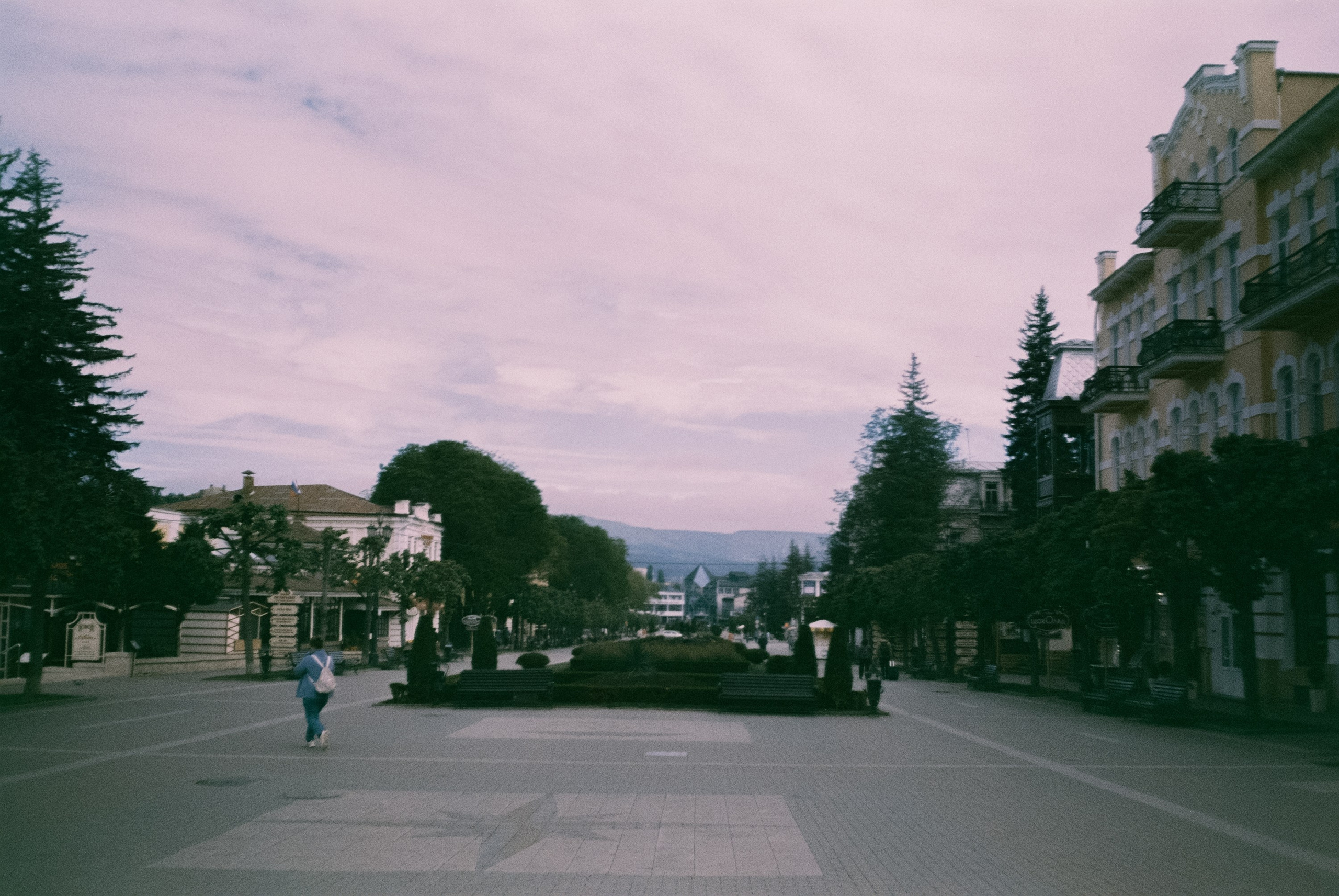 Кисловодск 11 мая / Fujicolor Superia 200 (просрочка) / Minox 35GT