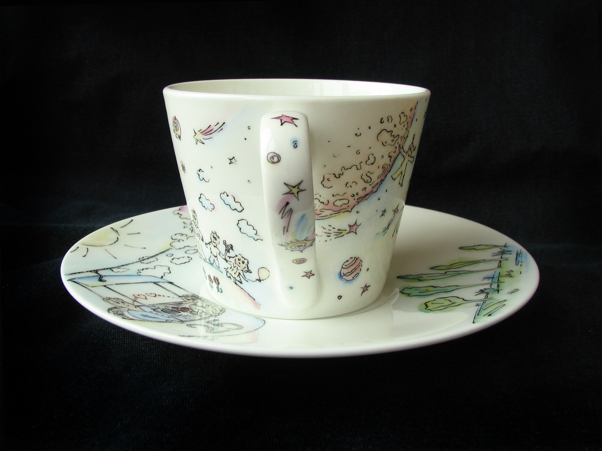 Детский рисунок на фарфоре. Именная надпись на заказ. Роспись фарфора в Санкт-Петербурге 