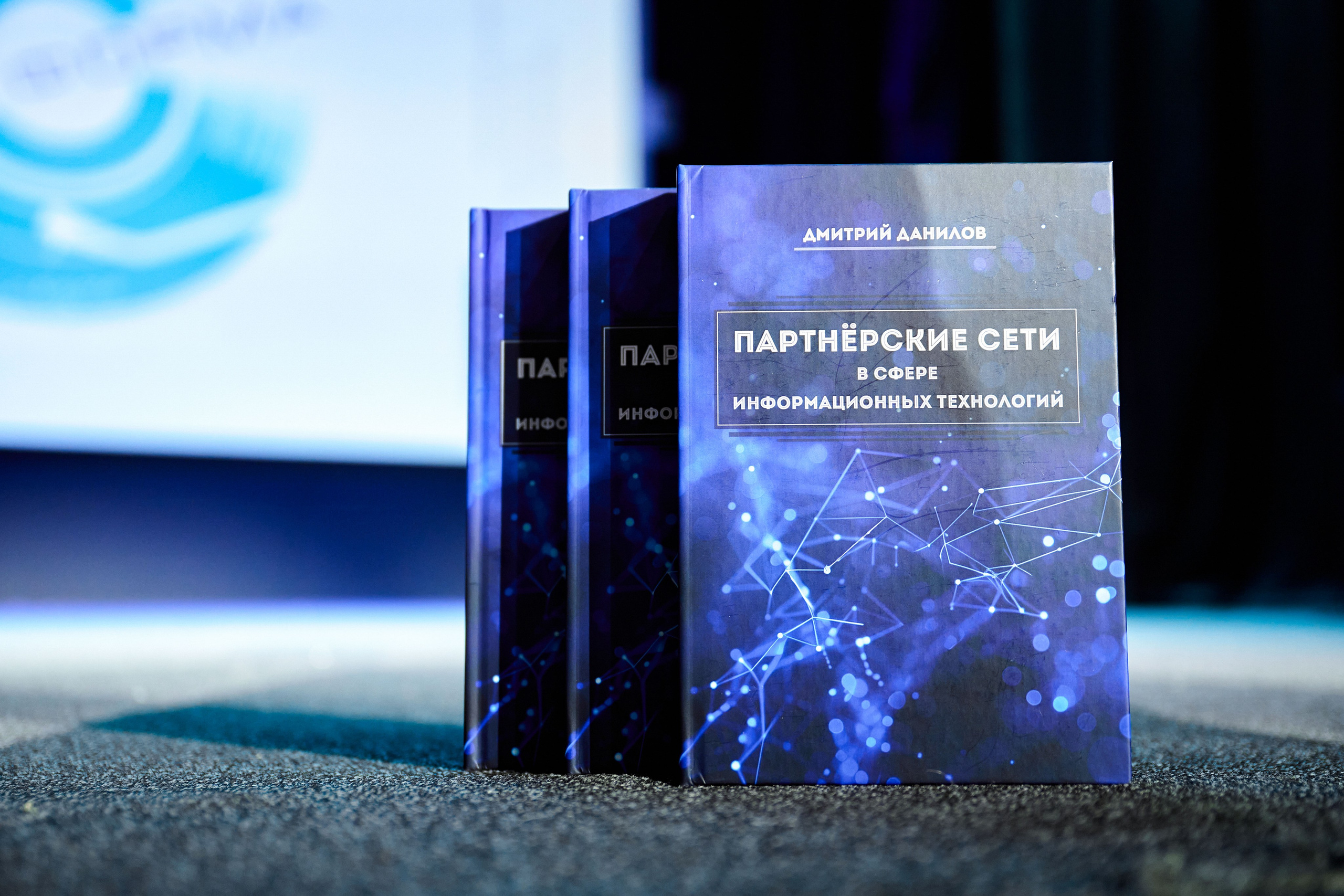 AXOFT. Максим Комаров — Профессиональный фотограф