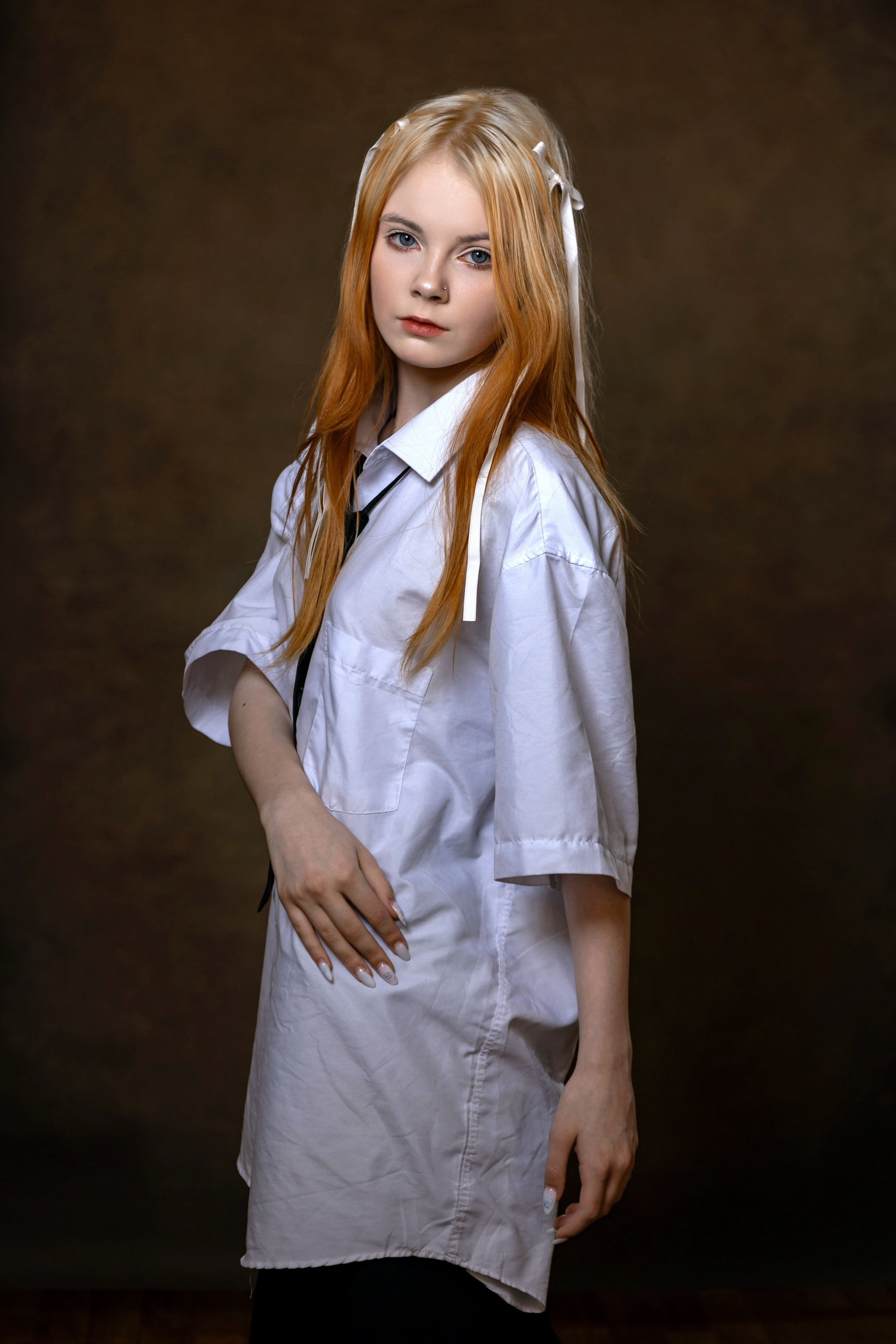 Портрет на коричневом холсте. Правильный Выпускной Альбом