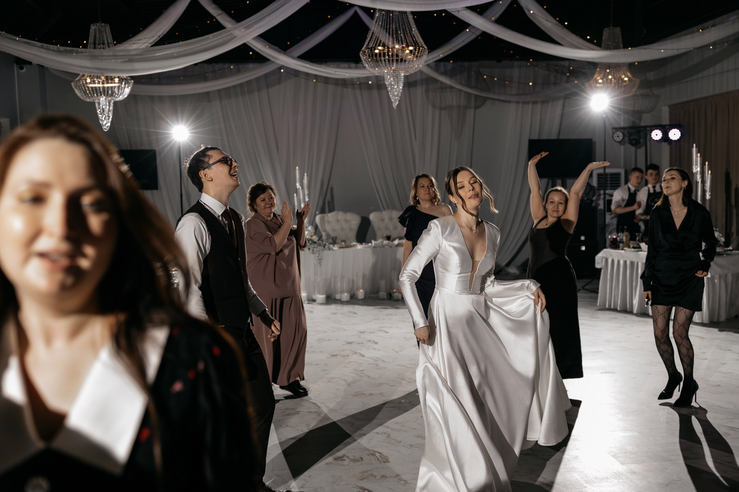 Свадебная фотосессия банкета. Свадебный и Семейный Фотограф в Гатчине и Санкт-Петербурге Виктория