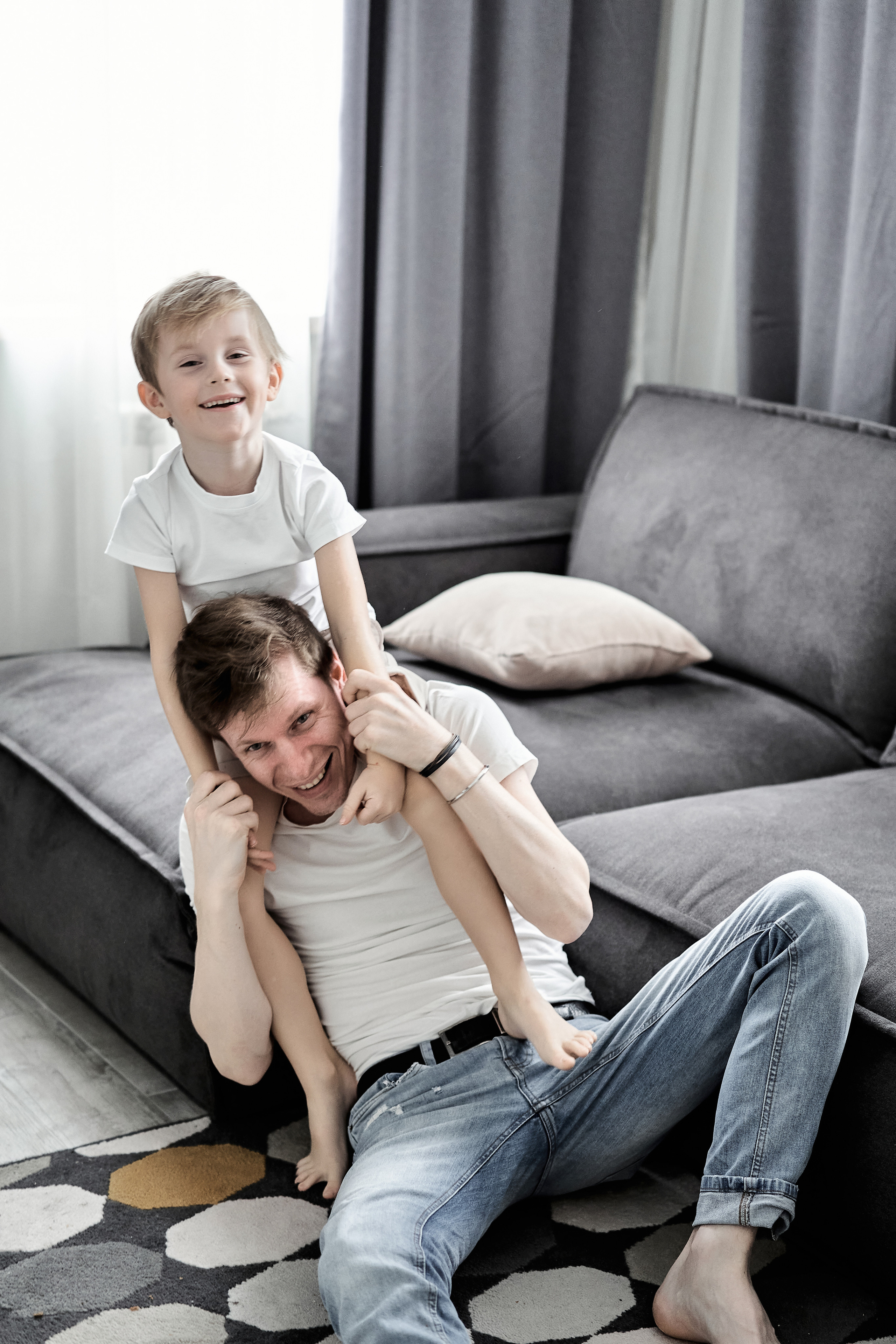 Домашняя семейная фотосессия в Москве, Домодедово, Видное, Бутово, Щербинка. Семейный фотограф Москва и Московская область. Семейная фотосессия на природе. Фотосессия детского праздника. Фотосессия юбилея. Фотосессия в день рождения. Фотограф на годик ребенку. Детский фотограф. Фоторепортаж семейного праздника. Детский фотограф Москва.