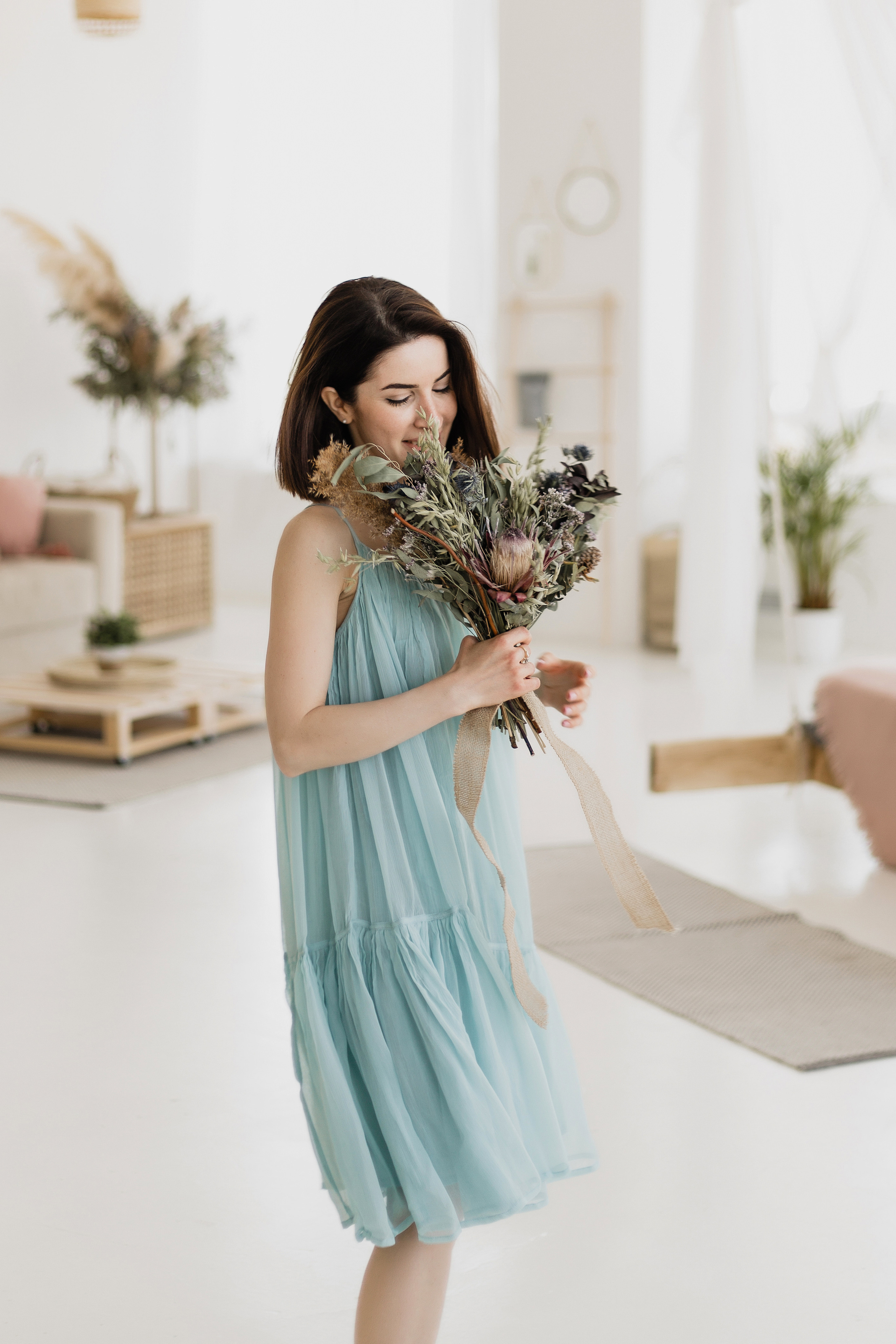 Женский фотограф в Москве и Московской области. Женская фотосессия. Женственные фотографии. Фотографии красивых женщин. Красивая стильная женская фотосессия. Контент-фотосессия. Визуал для блога.