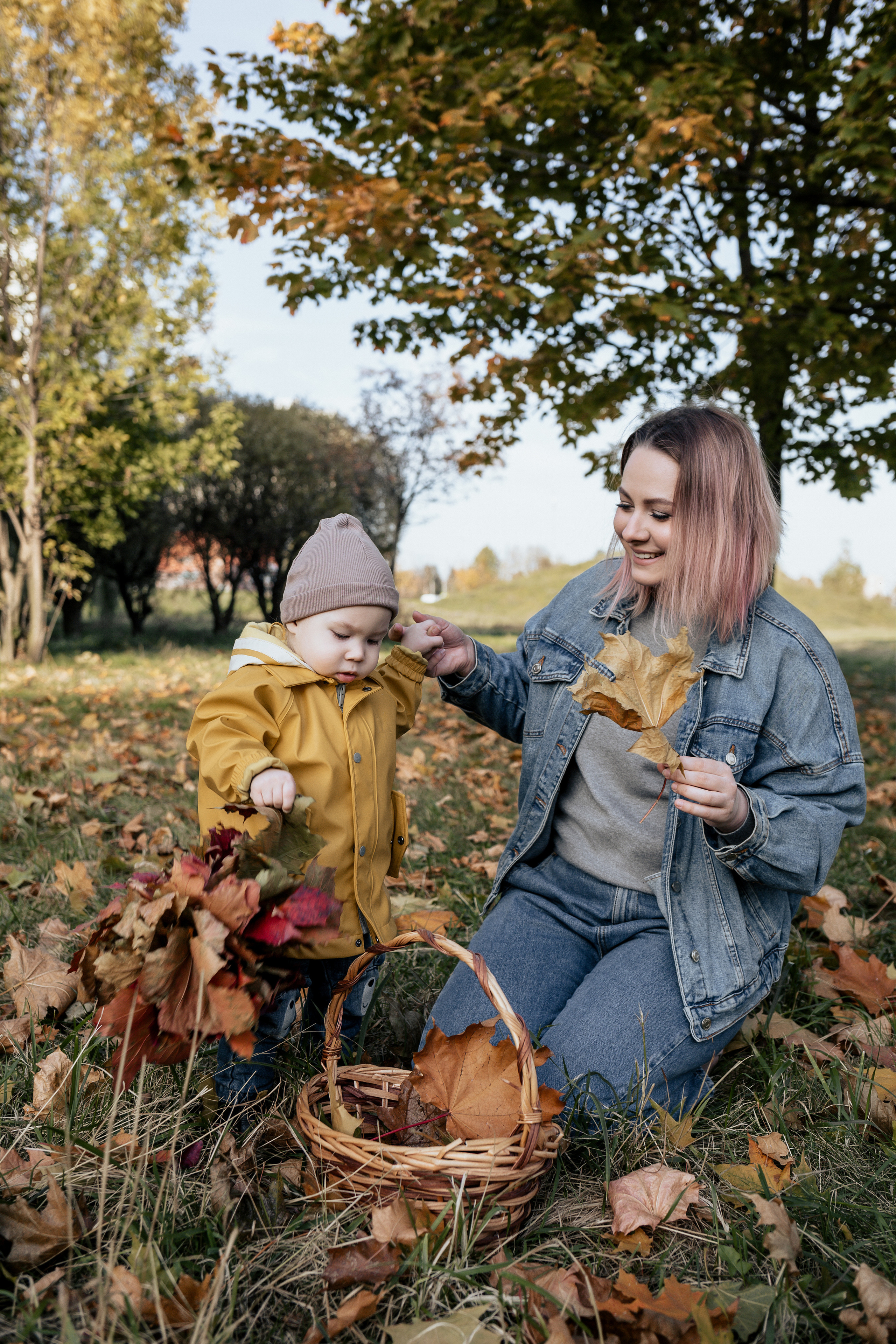 Семейная фотосессия в парке. Прогулочная фотосессия в Москве. Семейный фотограф. Фотосессия в Москве. Фотосессия в Видном. Фотограф Москва. Фотограф Видное. Свадебный и семейный фотограф. Душевный фотограф. Красивые фотографии прогулок. 