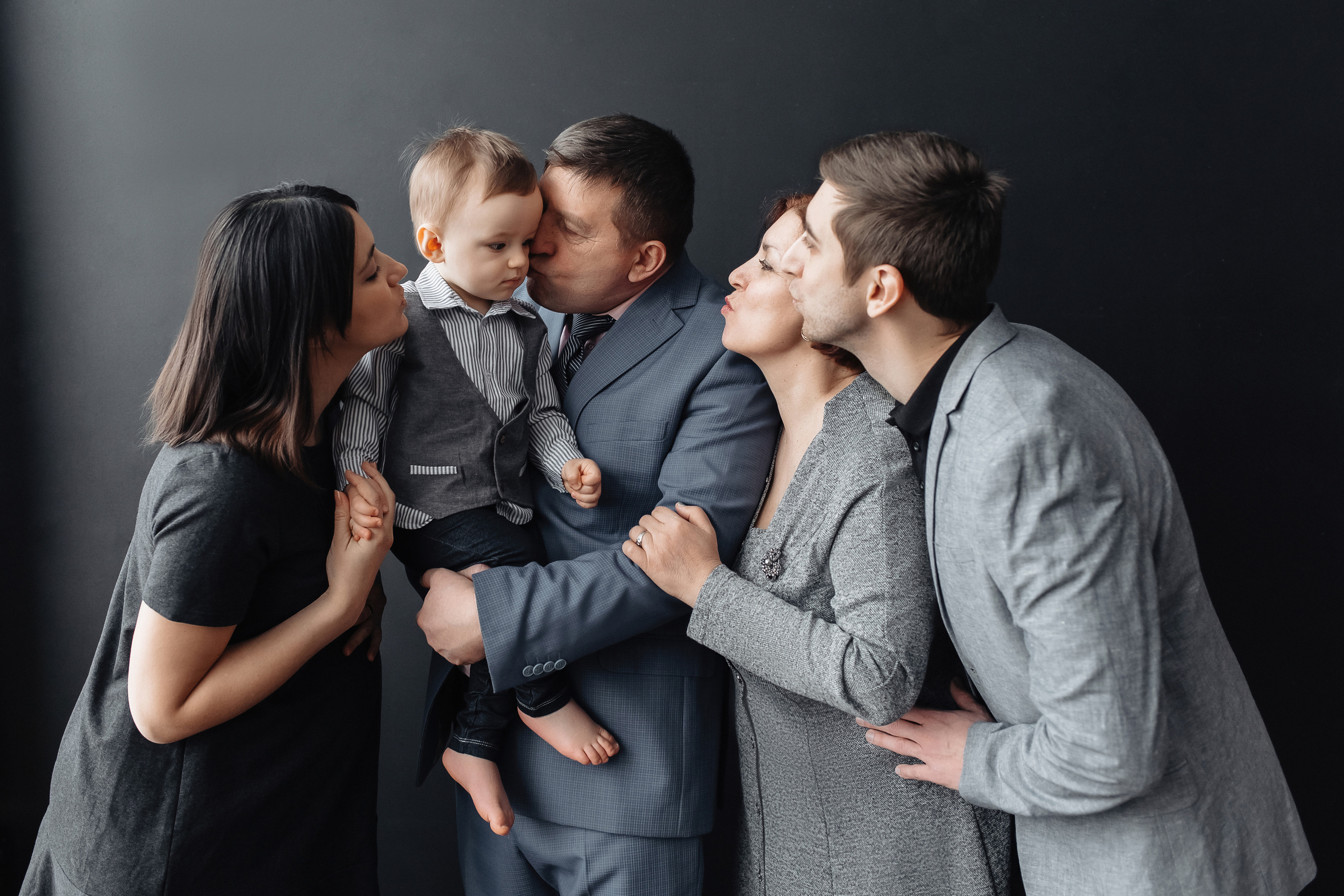 Домашняя семейная фотосессия в Москве, Домодедово, Видное, Бутово, Щербинка. Семейный фотограф Москва и Московская область. Семейная фотосессия на природе. Фотосессия детского праздника. Фотосессия юбилея. Фотосессия в день рождения. Фотограф на годик ребенку. Детский фотограф. Фоторепортаж семейного праздника. Детский фотограф Москва.