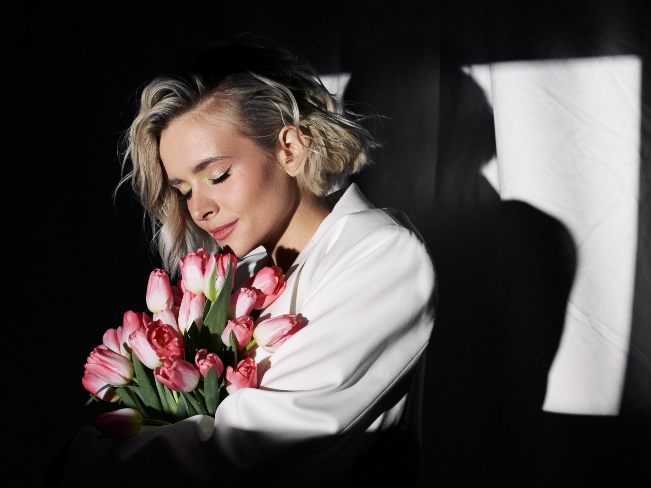 Женский фотограф в Москве и Московской области. Женская фотосессия. Женственные фотографии. Фотографии красивых женщин. Красивая стильная женская фотосессия. Контент-фотосессия. Визуал для блога.