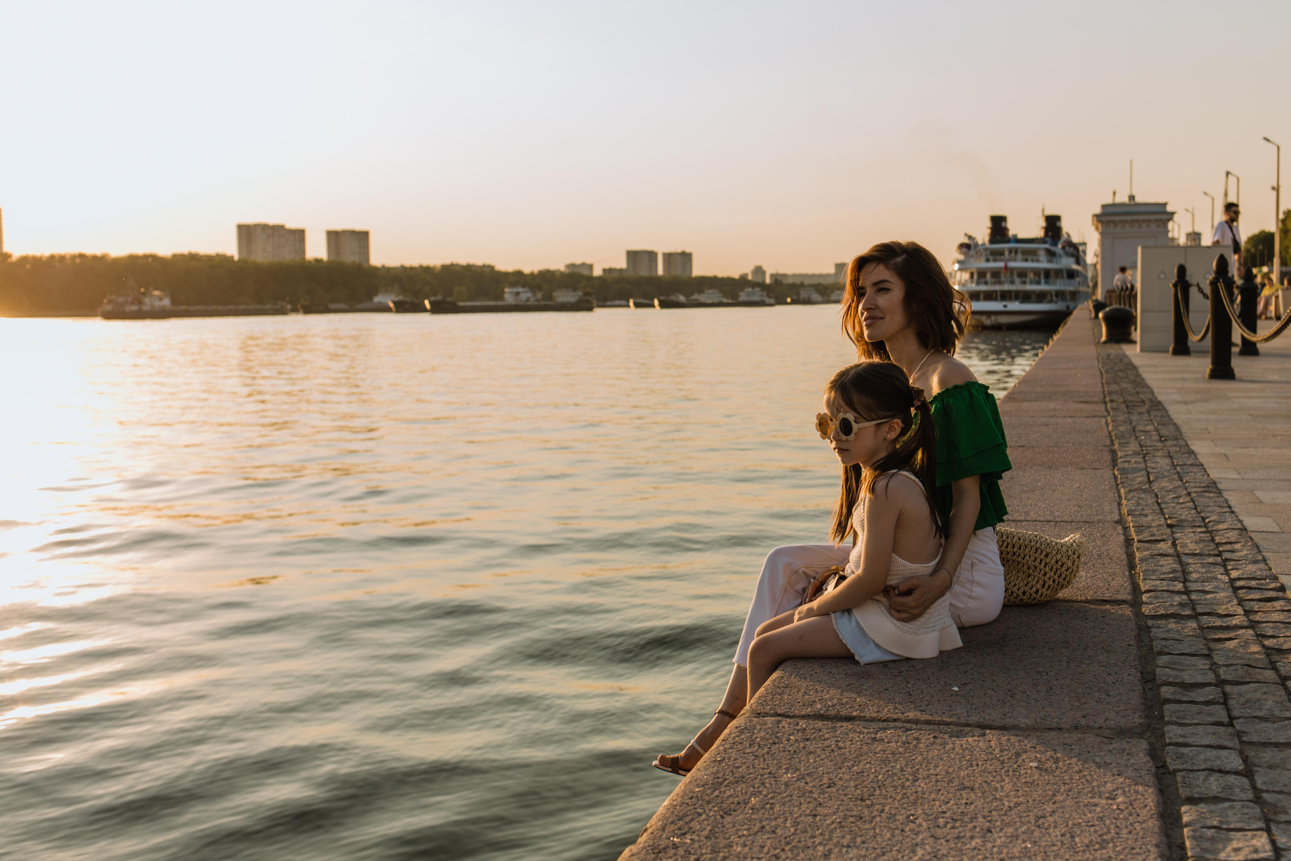 Семейная фотосессия в парке. Прогулочная фотосессия в Москве. Семейный фотограф. Фотосессия в Москве. Фотосессия в Видном. Фотограф Москва. Фотограф Видное. Свадебный и семейный фотограф. Душевный фотограф. Красивые фотографии прогулок. Заказать фотосессию. 