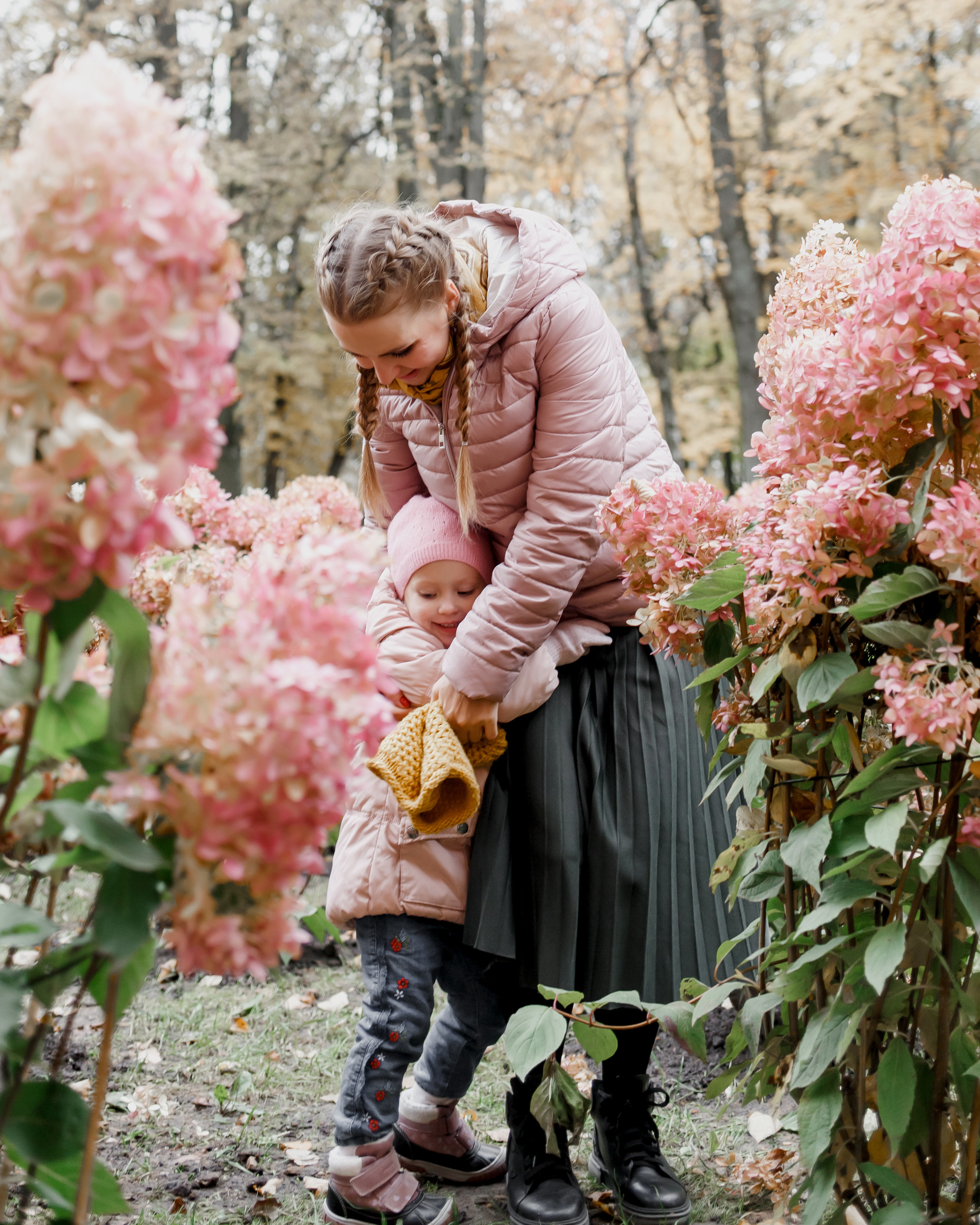 Семейная фотосессия в парке. Прогулочная фотосессия в Москве. Семейный фотограф. Фотосессия в Москве. Фотосессия в Видном. Фотограф Москва. Фотограф Видное. Свадебный и семейный фотограф. Душевный фотограф. Красивые фотографии прогулок. Заказать фотосессию. 