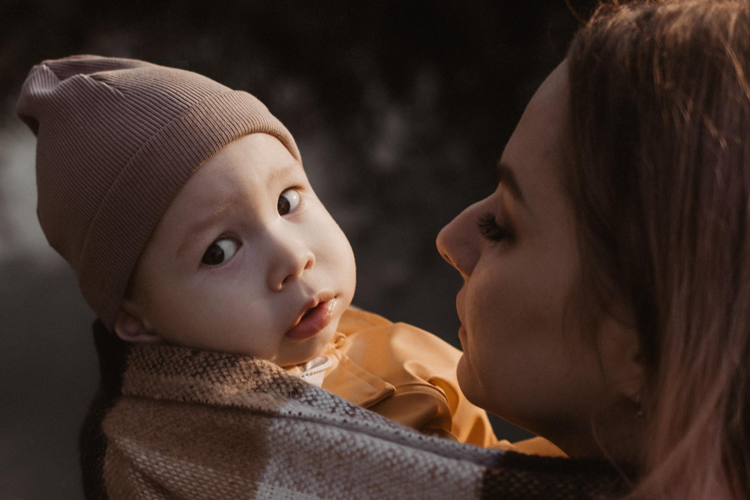 Семейная фотосессия в парке. Прогулочная фотосессия в Москве. Семейный фотограф. Фотосессия в Москве. Фотосессия в Видном. Фотограф Москва. Фотограф Видное. Свадебный и семейный фотограф. Душевный фотограф. Красивые фотографии прогулок. Заказать фотосессию. 