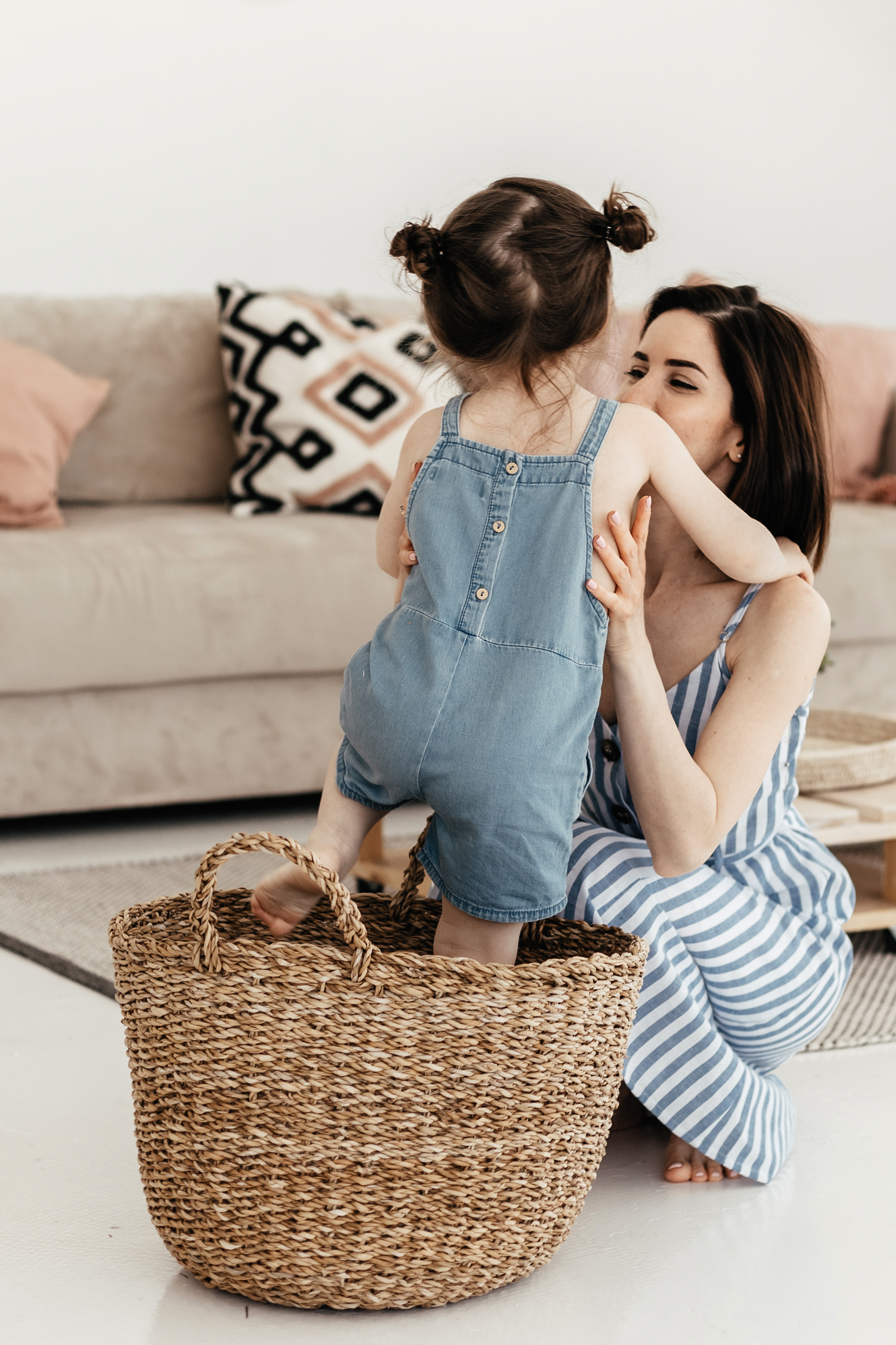 Домашняя семейная фотосессия в Москве, Домодедово, Видное, Бутово, Щербинка. Семейный фотограф Москва и Московская область. Семейная фотосессия на природе. Фотосессия детского праздника. Фотосессия юбилея. Фотосессия в день рождения. Фотограф на годик ребенку. Детский фотограф. Фоторепортаж семейного праздника. Детский фотограф Москва.