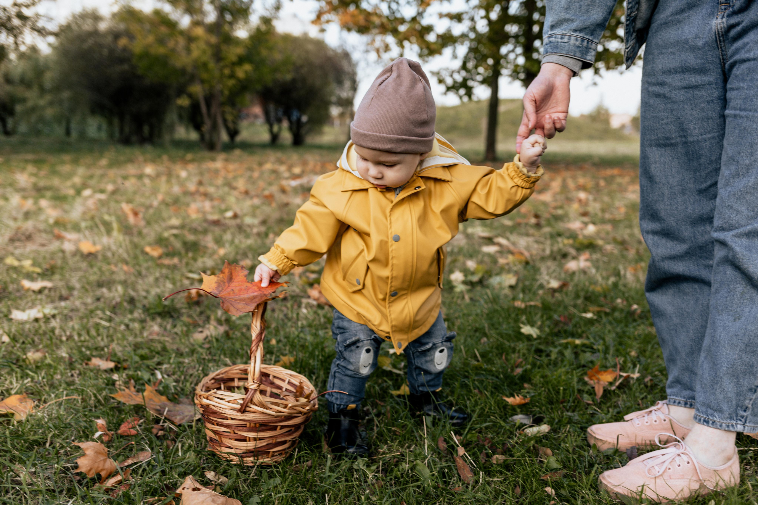 Семейная фотосессия в парке. Прогулочная фотосессия в Москве. Семейный фотограф. Фотосессия в Москве. Фотосессия в Видном. Фотограф Москва. Фотограф Видное. Свадебный и семейный фотограф. Душевный фотограф. Красивые фотографии прогулок. Заказать фотосессию. 