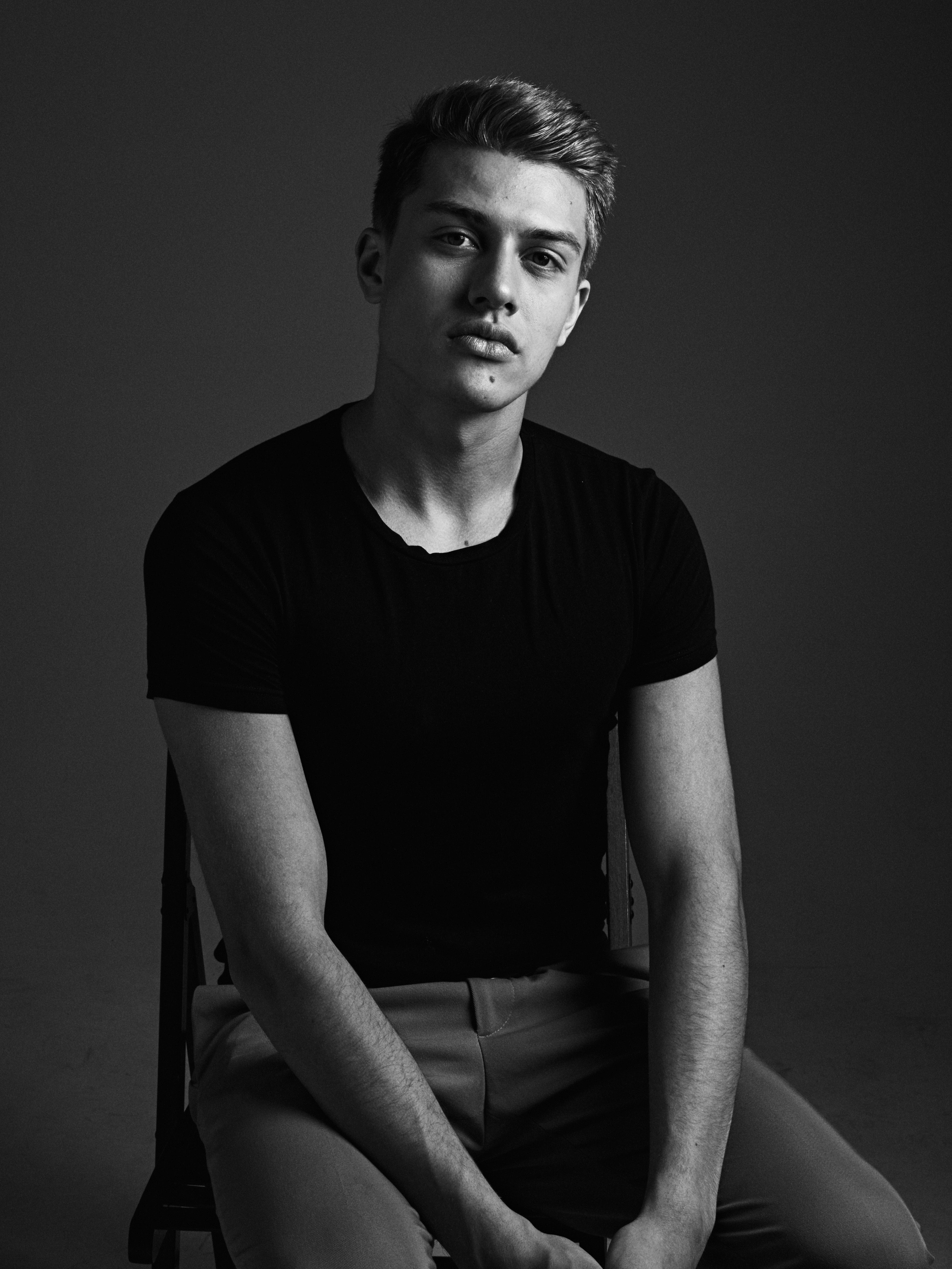 Мужская фотосессия в Москве. Мужской портрет. Мужской фотограф. Фотографии мужчин. Контент для мужчины. Бизнес портрет. Фотосессия для бизнеса.