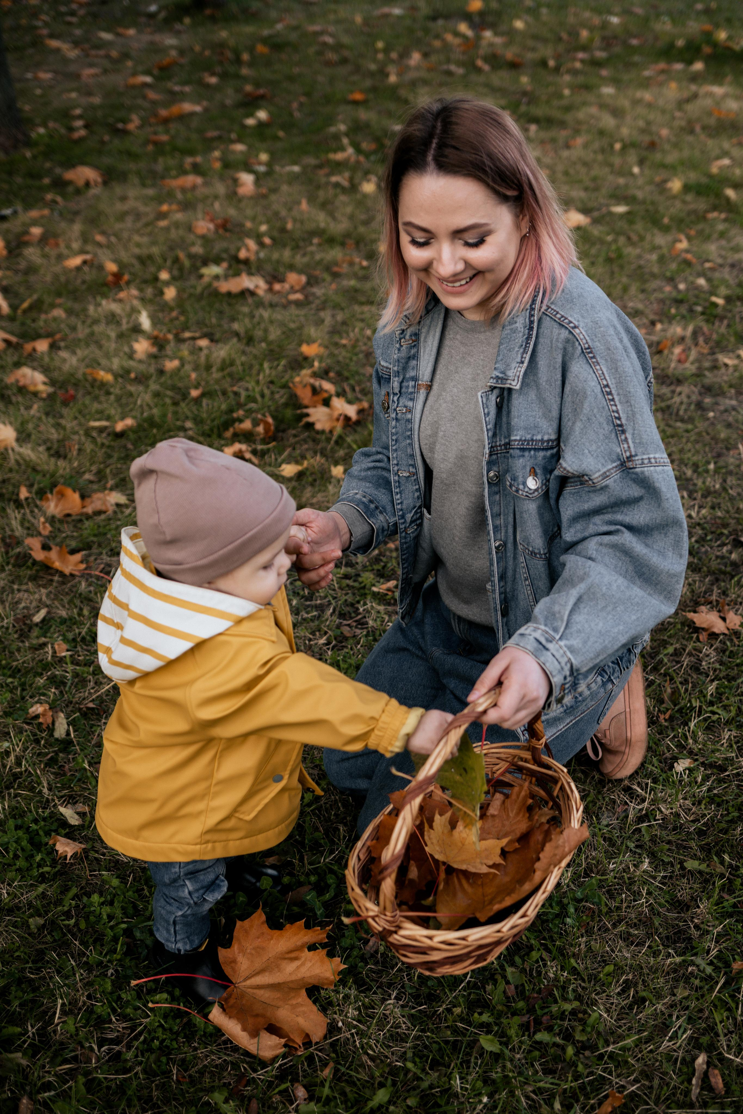 Семейная фотосессия в парке. Прогулочная фотосессия в Москве. Семейный фотограф. Фотосессия в Москве. Фотосессия в Видном. Фотограф Москва. Фотограф Видное. Свадебный и семейный фотограф. Душевный фотограф. Красивые фотографии прогулок. Заказать фотосессию. 