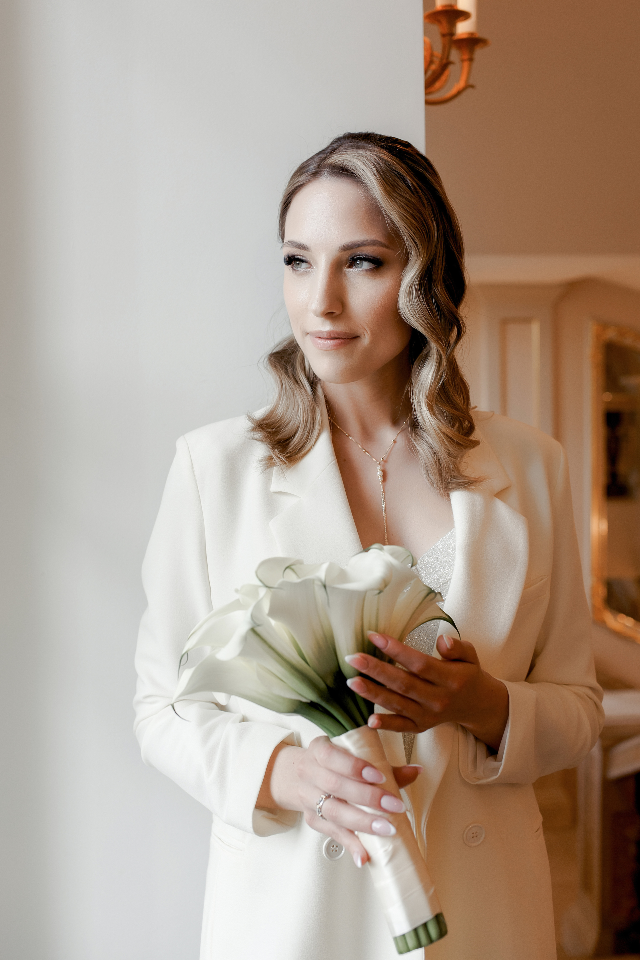 Стильная невеста брючном костюме. Индивидуальный и семейный фотограф в Москве и городе Видное. Свадебный фотограф в Москве. Свадебный фотограф в Московской области. Свадебная фотосессия 2023. Заказать свадебную фотосессию. Фотограф недорого. Красивые свадебные фотографии. Душевный фотограф. Фотограф Видное. Фотограф Домодедово. Фотограф Бутово. Фотограф Москва. Фотограф Царицыно. Свадебная фотосессия в Царицыно. Семейная фотосессия. Контент-фотосессия в Москве. Контент-фотограф. Визуал для эксперта. 