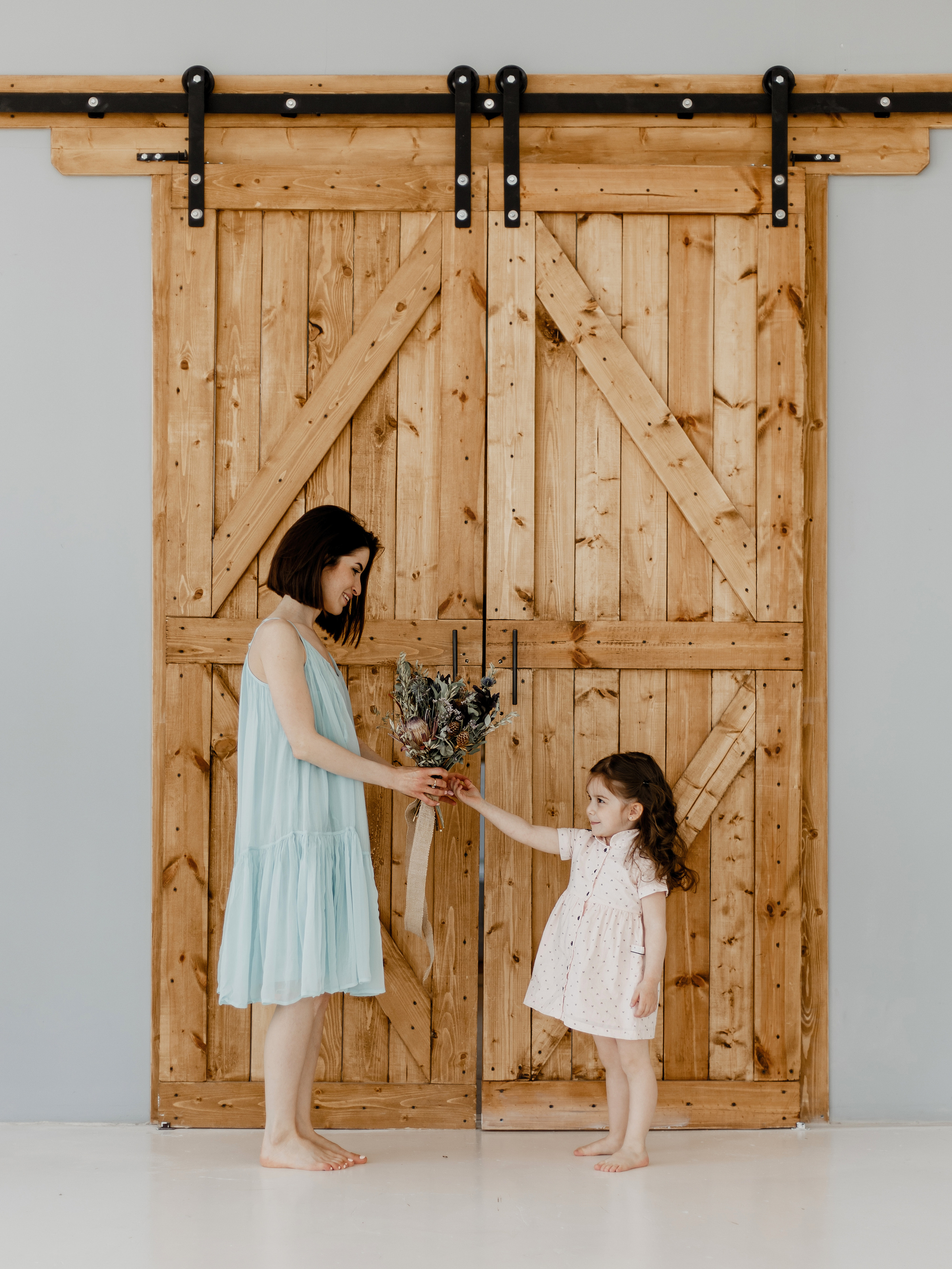 Домашняя семейная фотосессия в Москве, Домодедово, Видное, Бутово, Щербинка. Семейный фотограф Москва и Московская область. Семейная фотосессия на природе. Фотосессия детского праздника. Фотосессия юбилея. Фотосессия в день рождения. Фотограф на годик ребенку. Детский фотограф. Фоторепортаж семейного праздника. Детский фотограф Москва.