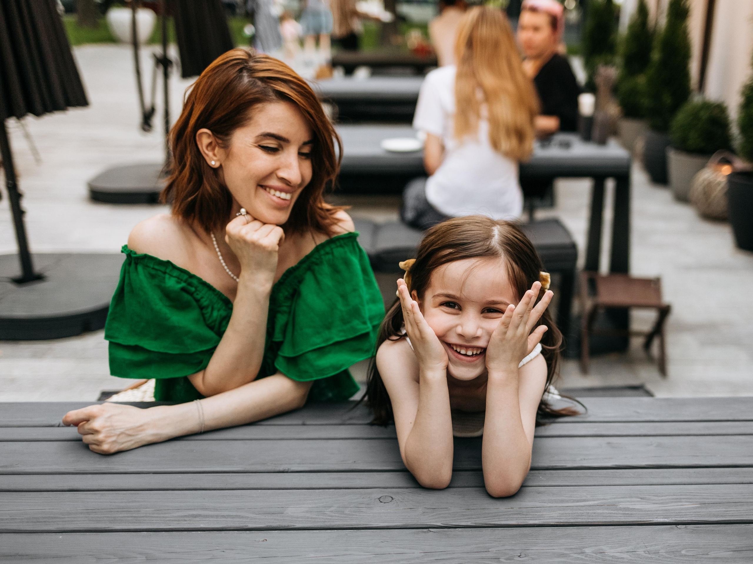 Семейная фотосессия в парке. Прогулочная фотосессия в Москве. Семейный фотограф. Фотосессия в Москве. Фотосессия в Видном. Фотограф Москва. Фотограф Видное. Свадебный и семейный фотограф. Душевный фотограф. Красивые фотографии прогулок. Заказать фотосессию. 