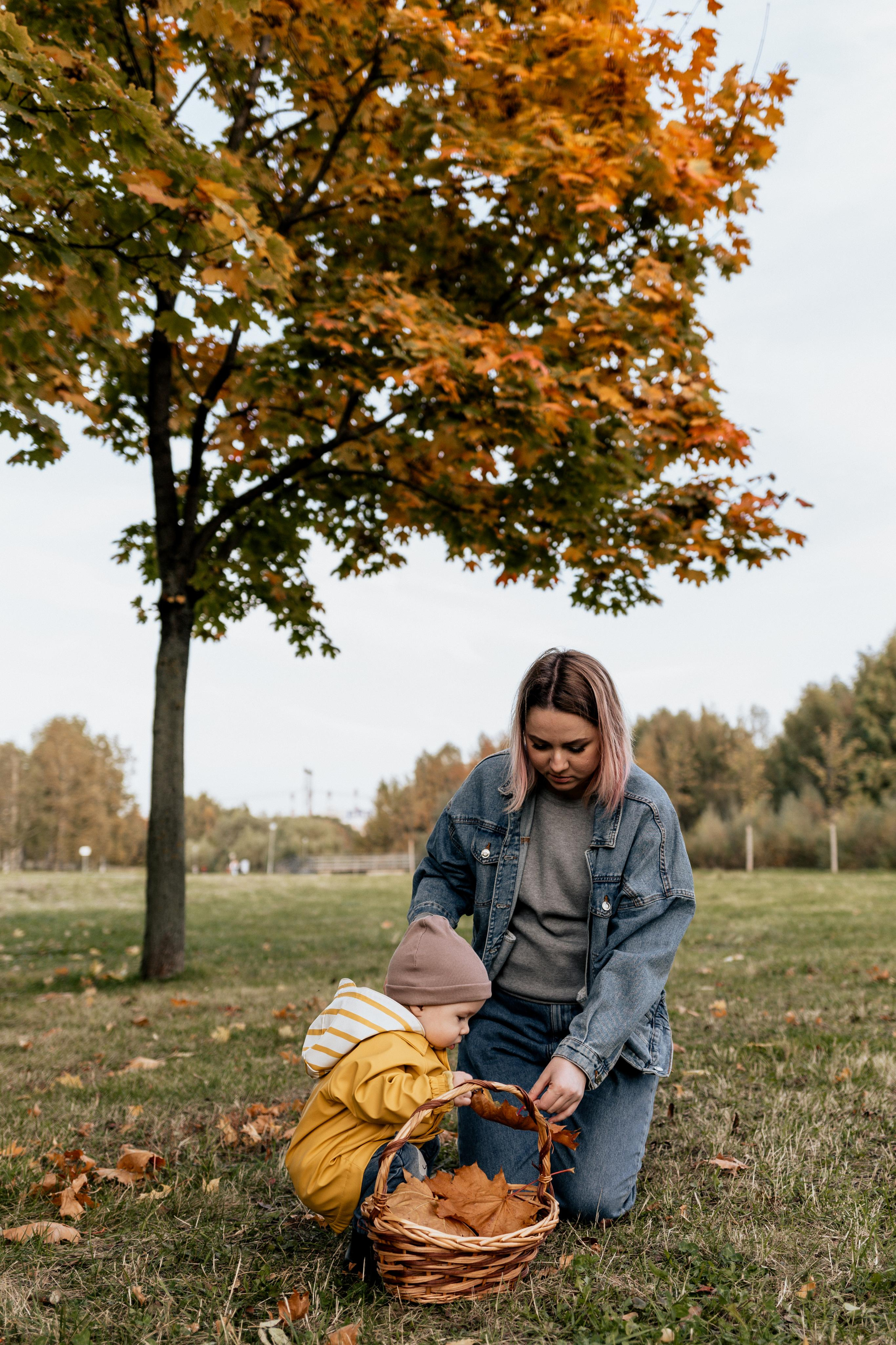 Семейная фотосессия в парке. Прогулочная фотосессия в Москве. Семейный фотограф. Фотосессия в Москве. Фотосессия в Видном. Фотограф Москва. Фотограф Видное. Свадебный и семейный фотограф. Душевный фотограф. Красивые фотографии прогулок. Заказать фотосессию. 