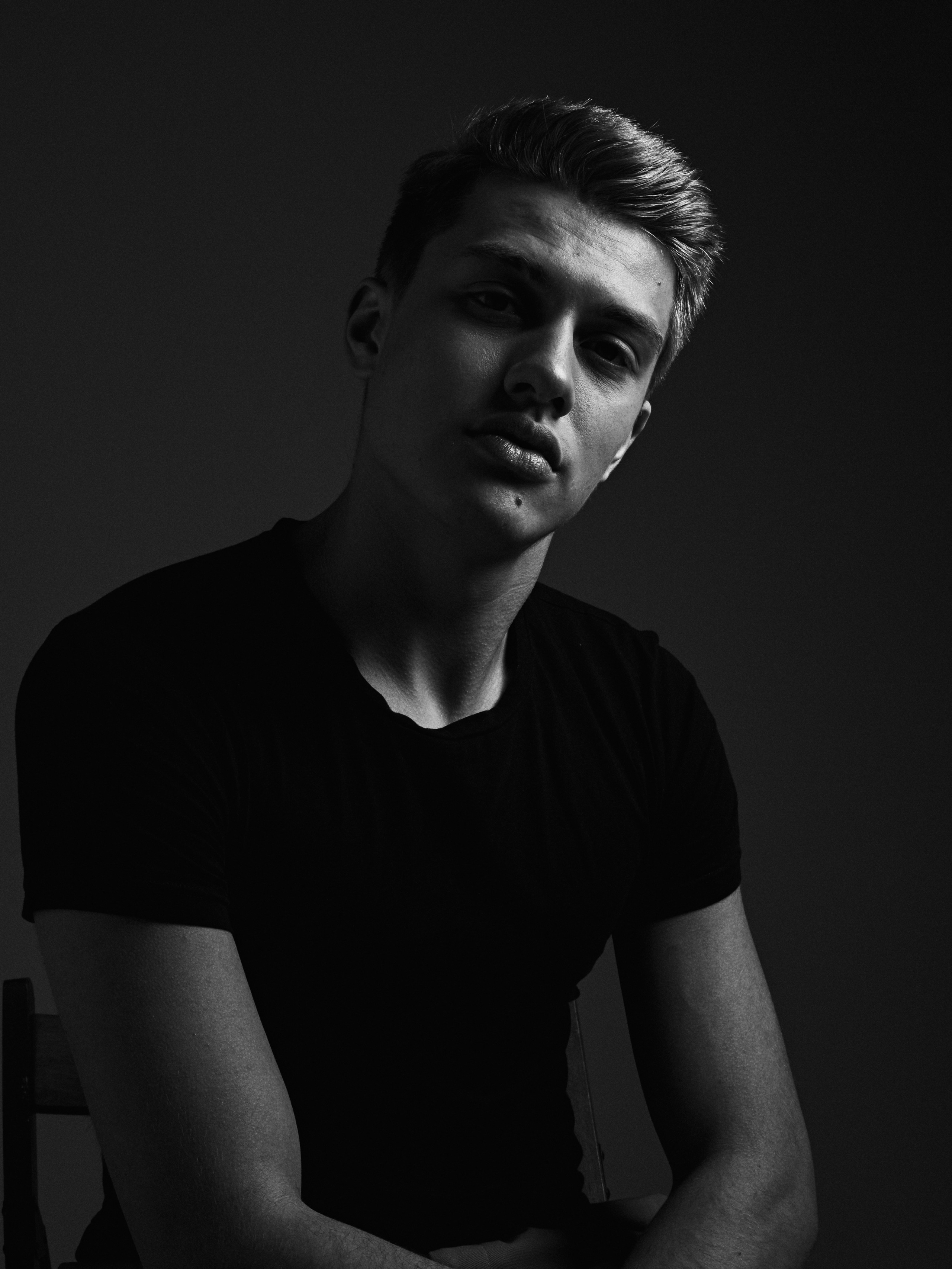 Мужская фотосессия в Москве. Мужской портрет. Мужской фотограф. Фотографии мужчин. Контент для мужчины. Бизнес портрет. Фотосессия для бизнеса.