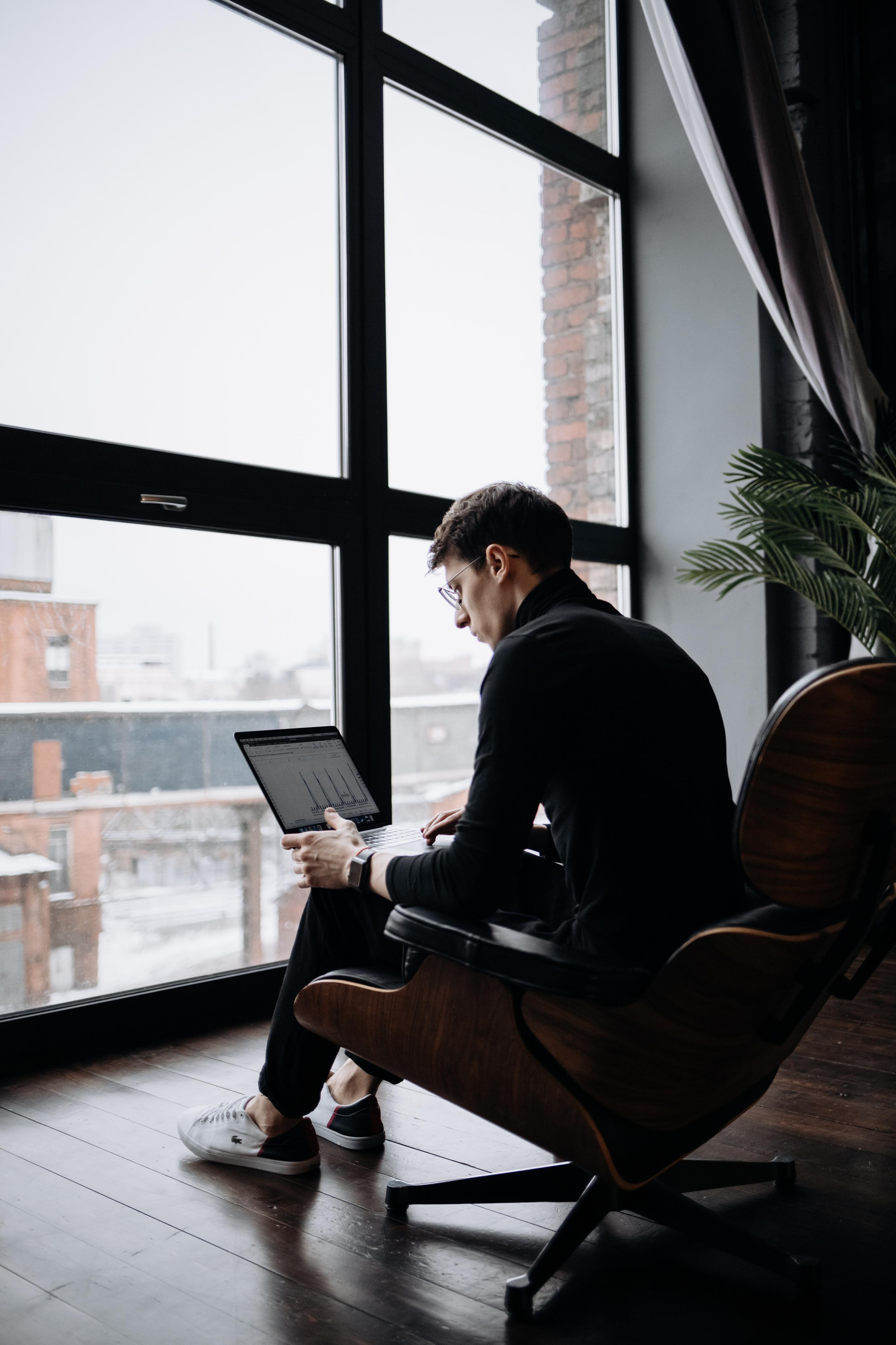 Мужская фотосессия в Москве. Мужской портрет. Мужской фотограф. Фотографии мужчин. Контент для мужчины. Бизнес портрет. Фотосессия для бизнеса.