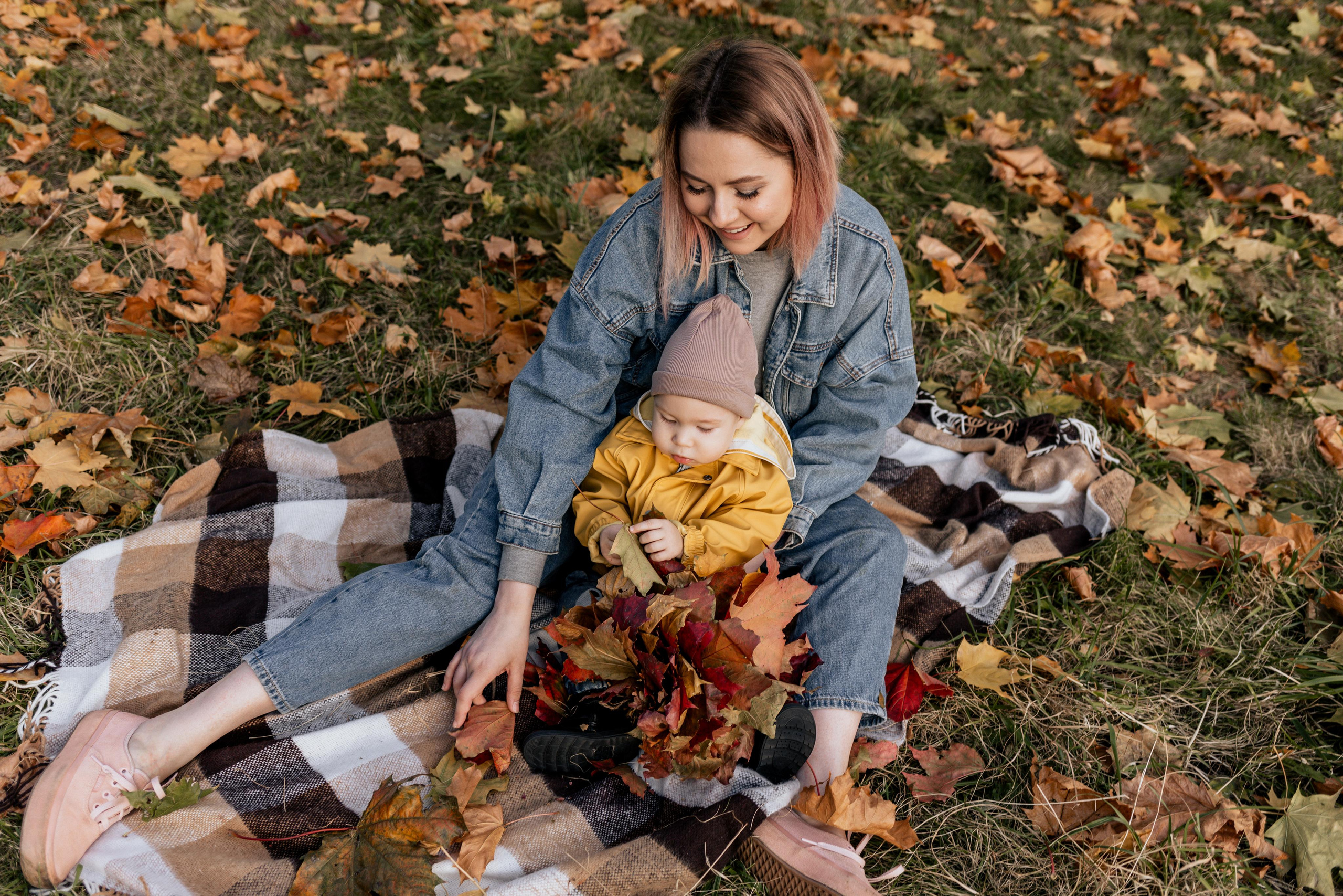 Семейная фотосессия в парке. Прогулочная фотосессия в Москве. Семейный фотограф. Фотосессия в Москве. Фотосессия в Видном. Фотограф Москва. Фотограф Видное. Свадебный и семейный фотограф. Душевный фотограф. Красивые фотографии прогулок. Заказать фотосессию. 