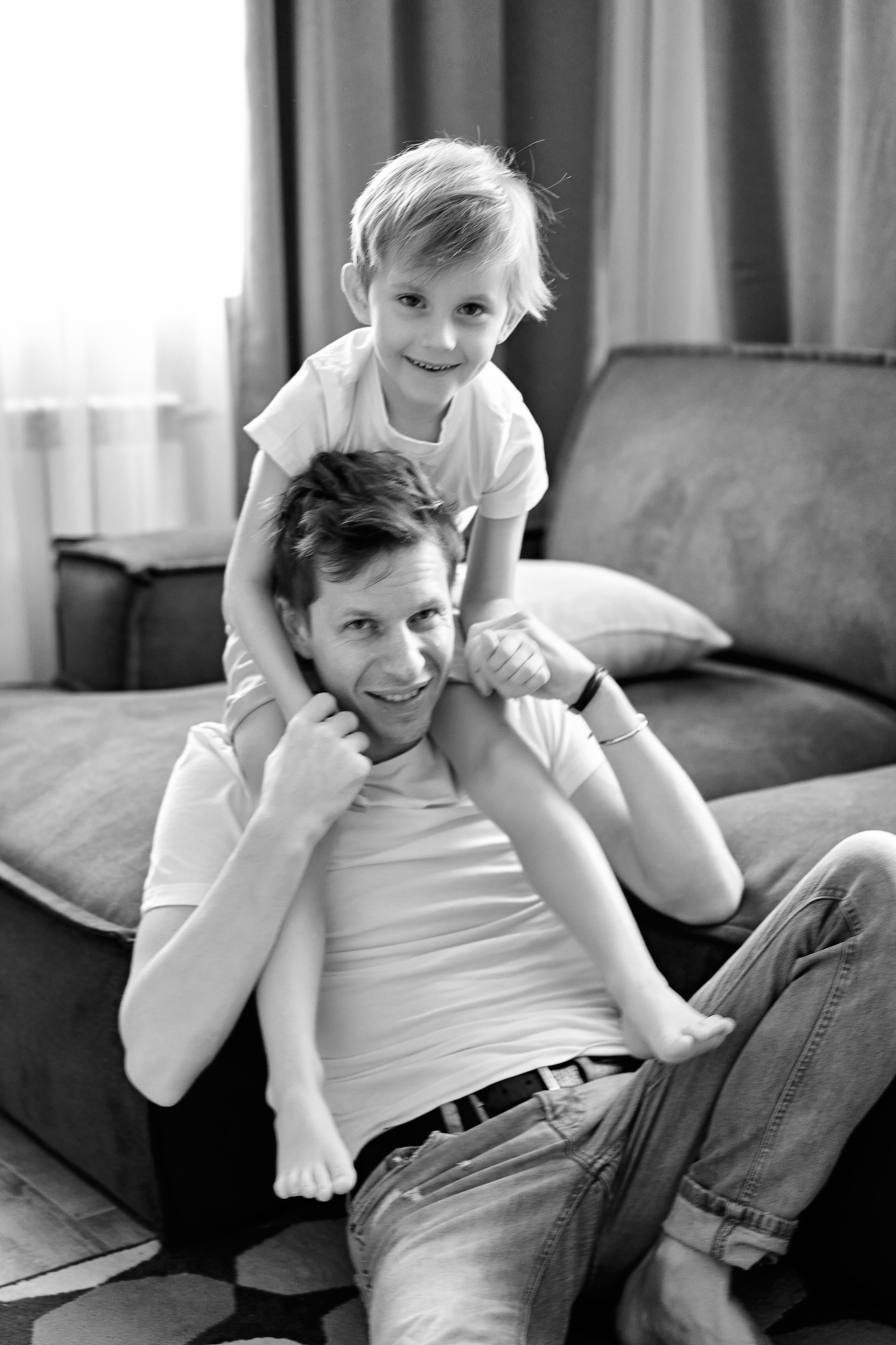 Домашняя семейная фотосессия в Москве, Домодедово, Видное, Бутово, Щербинка. Семейный фотограф Москва и Московская область. Семейная фотосессия на природе. Фотосессия детского праздника. Фотосессия юбилея. Фотосессия в день рождения. Фотограф на годик ребенку. Детский фотограф. Фоторепортаж семейного праздника. Детский фотограф Москва.