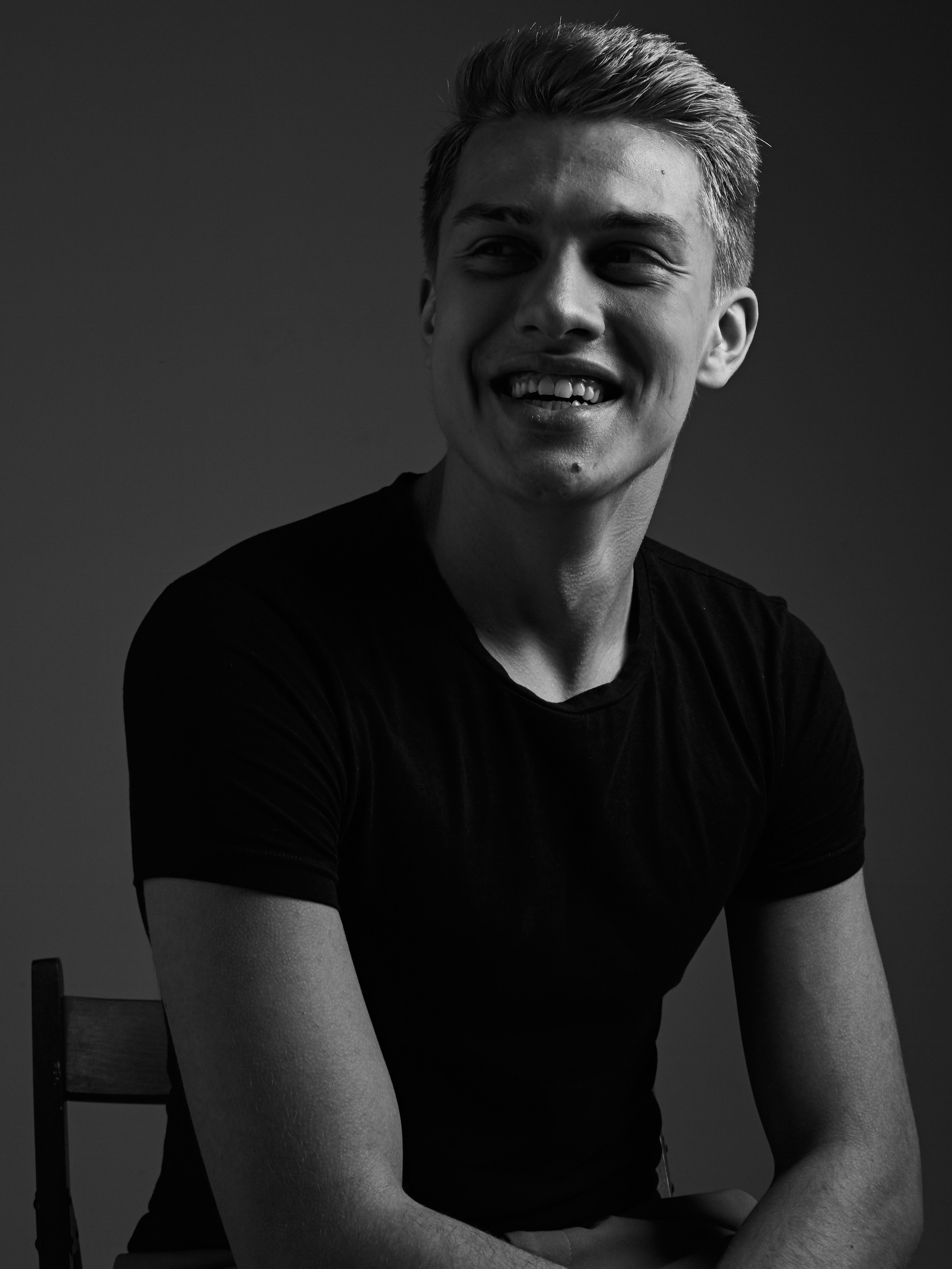 Мужская фотосессия в Москве. Мужской портрет. Мужской фотограф. Фотографии мужчин. Контент для мужчины. Бизнес портрет. Фотосессия для бизнеса.