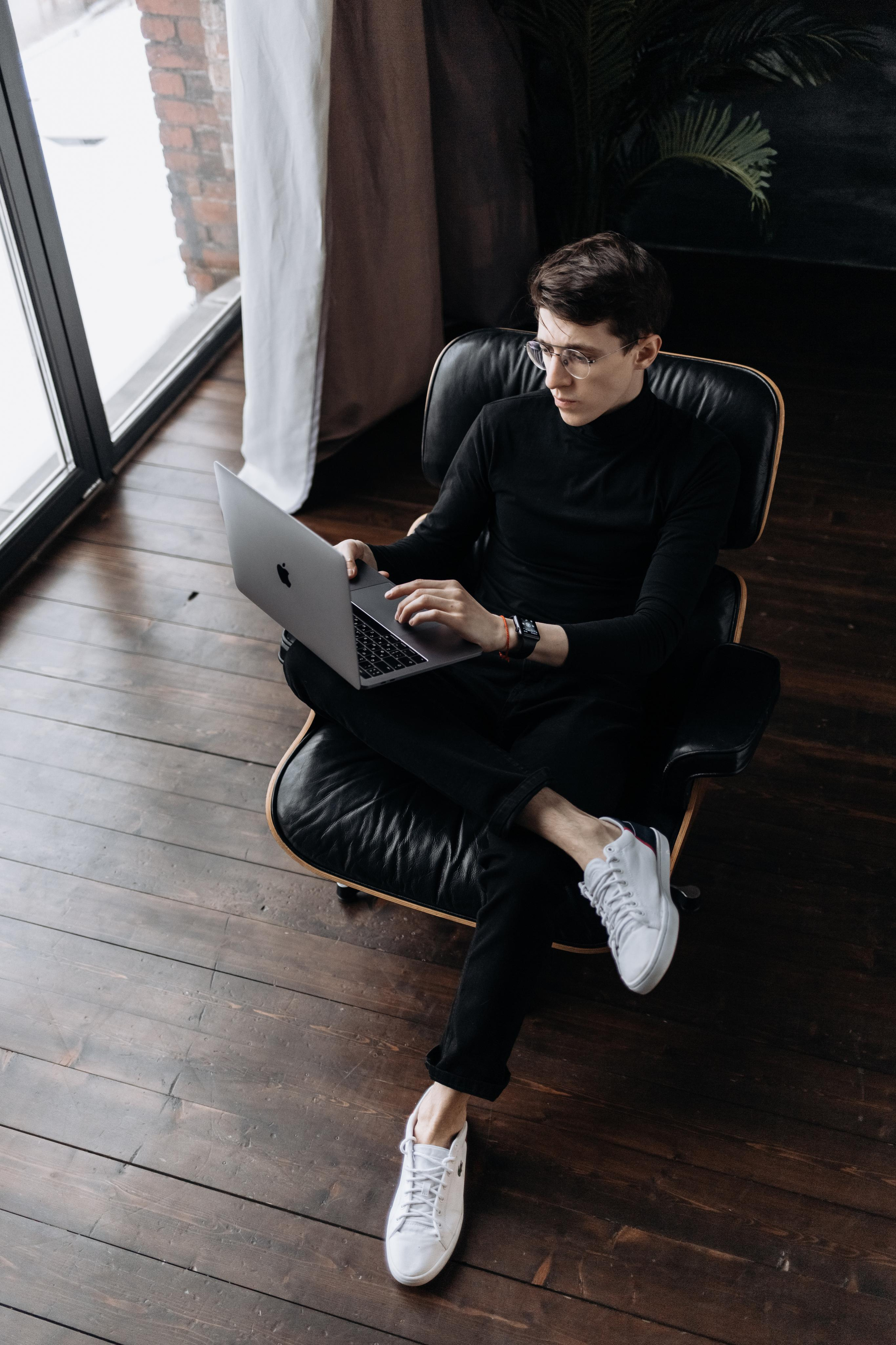 Мужская фотосессия в Москве. Мужской портрет. Мужской фотограф. Фотографии мужчин. Контент для мужчины. Бизнес портрет. Фотосессия для бизнеса.