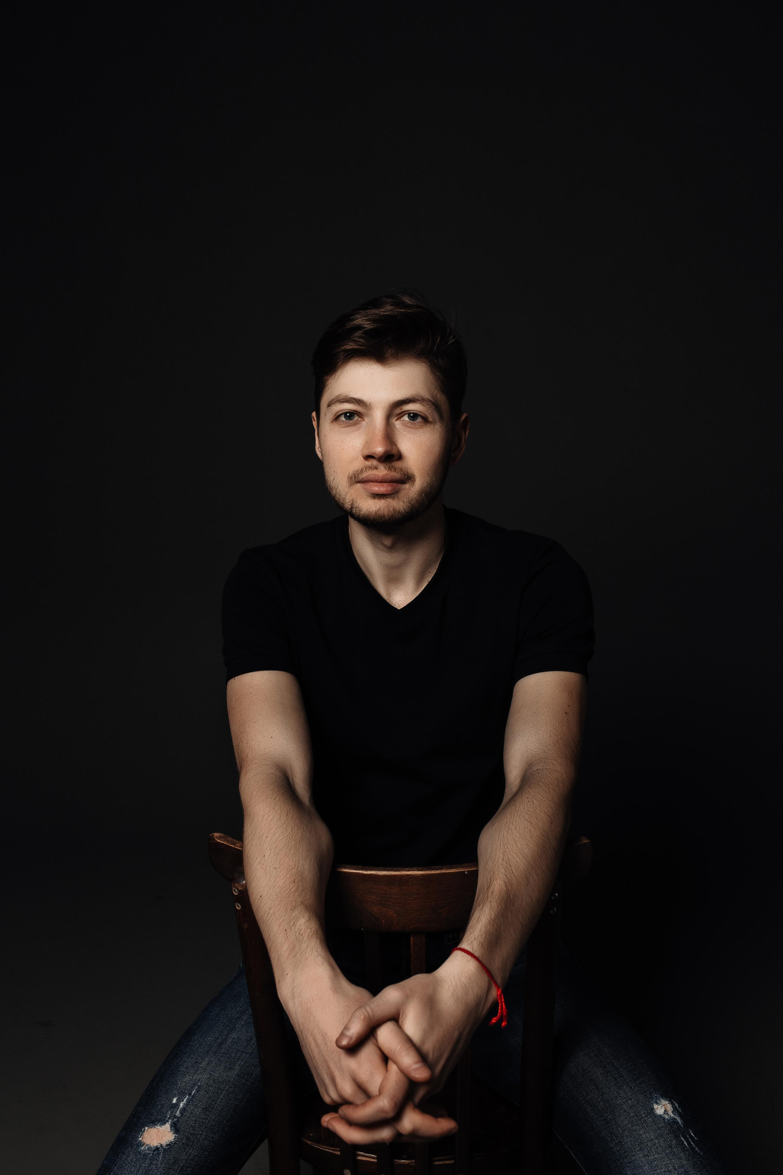 Мужская фотосессия в Москве. Мужской портрет. Мужской фотограф. Фотографии мужчин. Контент для мужчины. Бизнес портрет. Фотосессия для бизнеса.