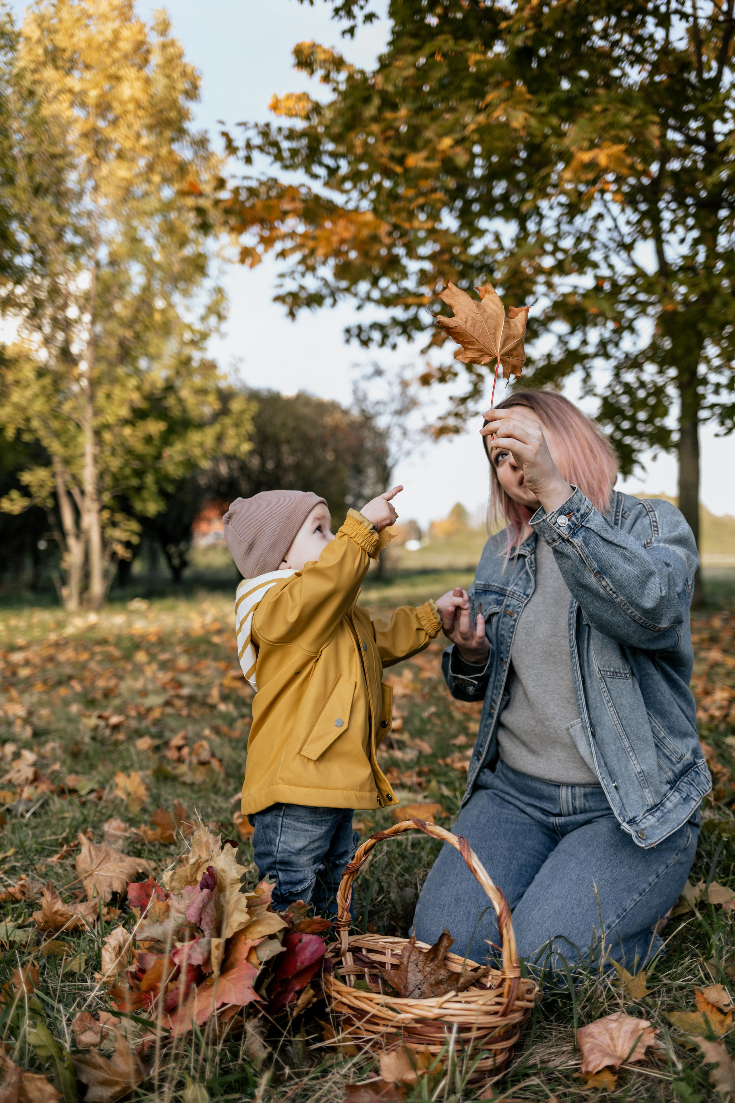 Семейная фотосессия в парке. Прогулочная фотосессия в Москве. Семейный фотограф. Фотосессия в Москве. Фотосессия в Видном. Фотограф Москва. Фотограф Видное. Свадебный и семейный фотограф. Душевный фотограф. Красивые фотографии прогулок. Заказать фотосессию. 